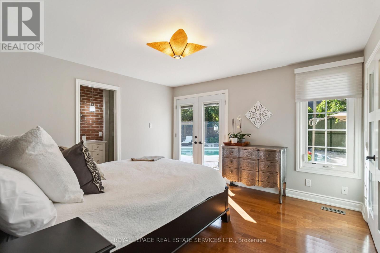 












2019 LAKESHORE ROAD W

,
Oakville,




Ontario
L6L1G6

