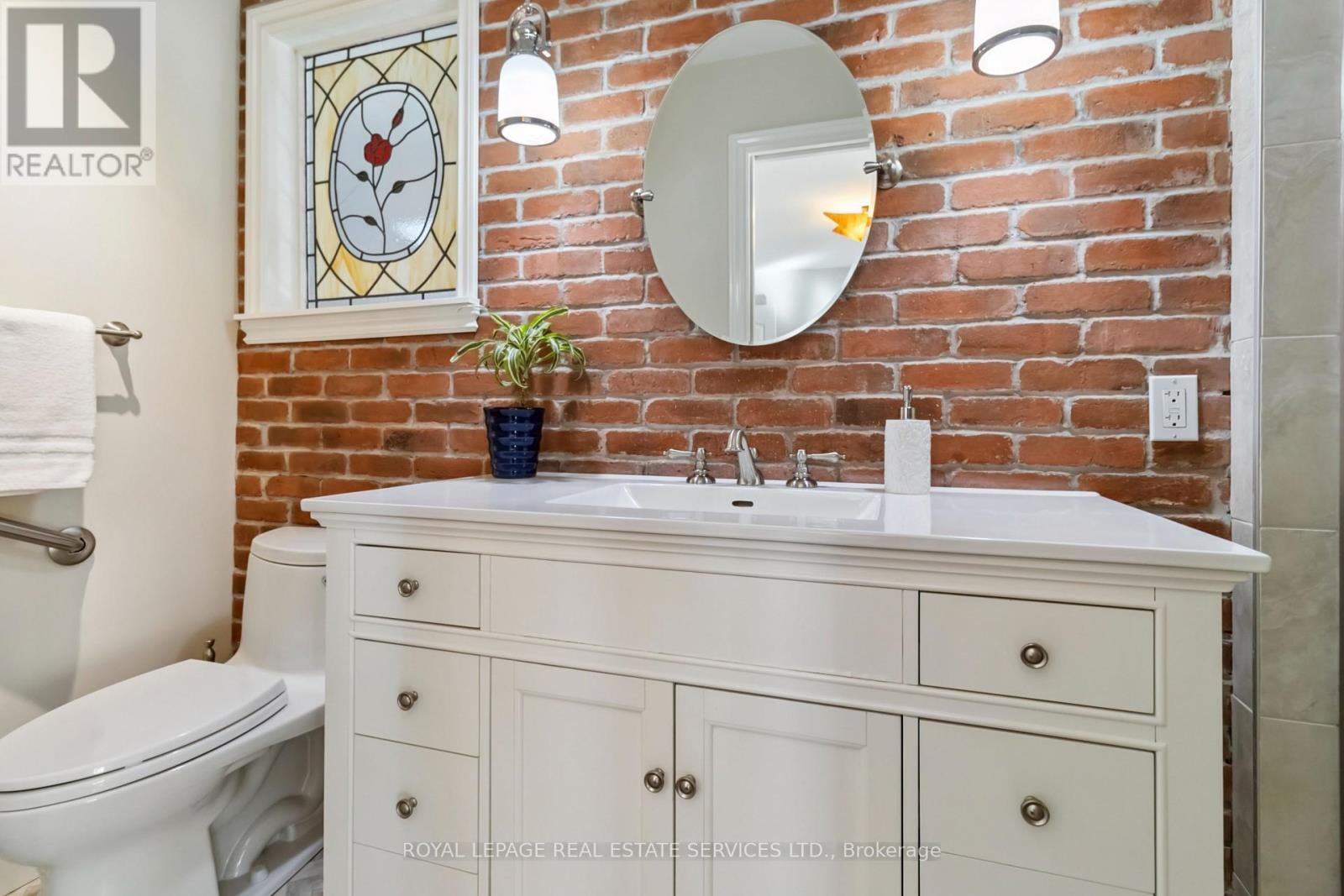 












2019 LAKESHORE ROAD W

,
Oakville,




Ontario
L6L1G6

