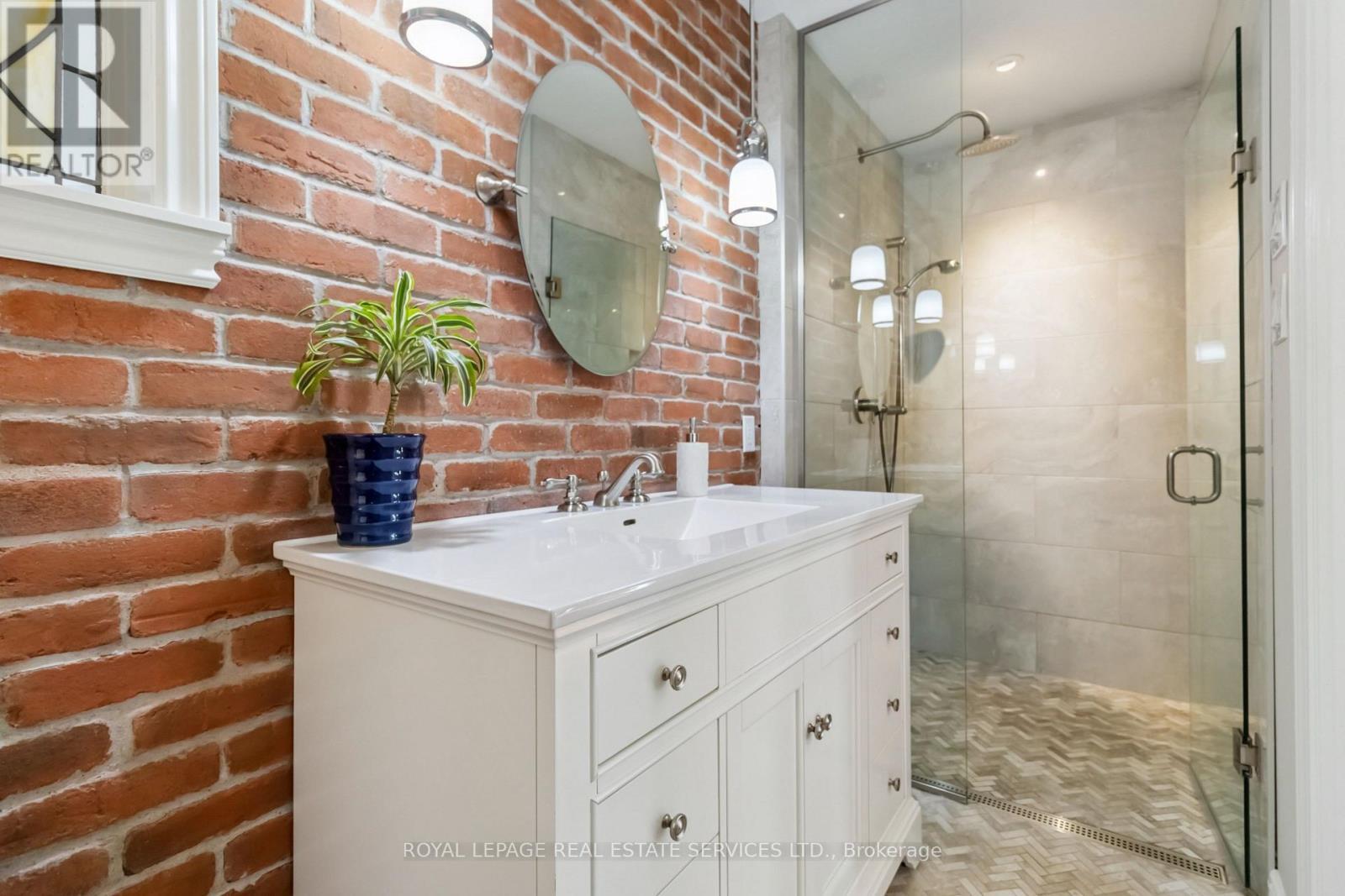












2019 LAKESHORE ROAD W

,
Oakville,




Ontario
L6L1G6

