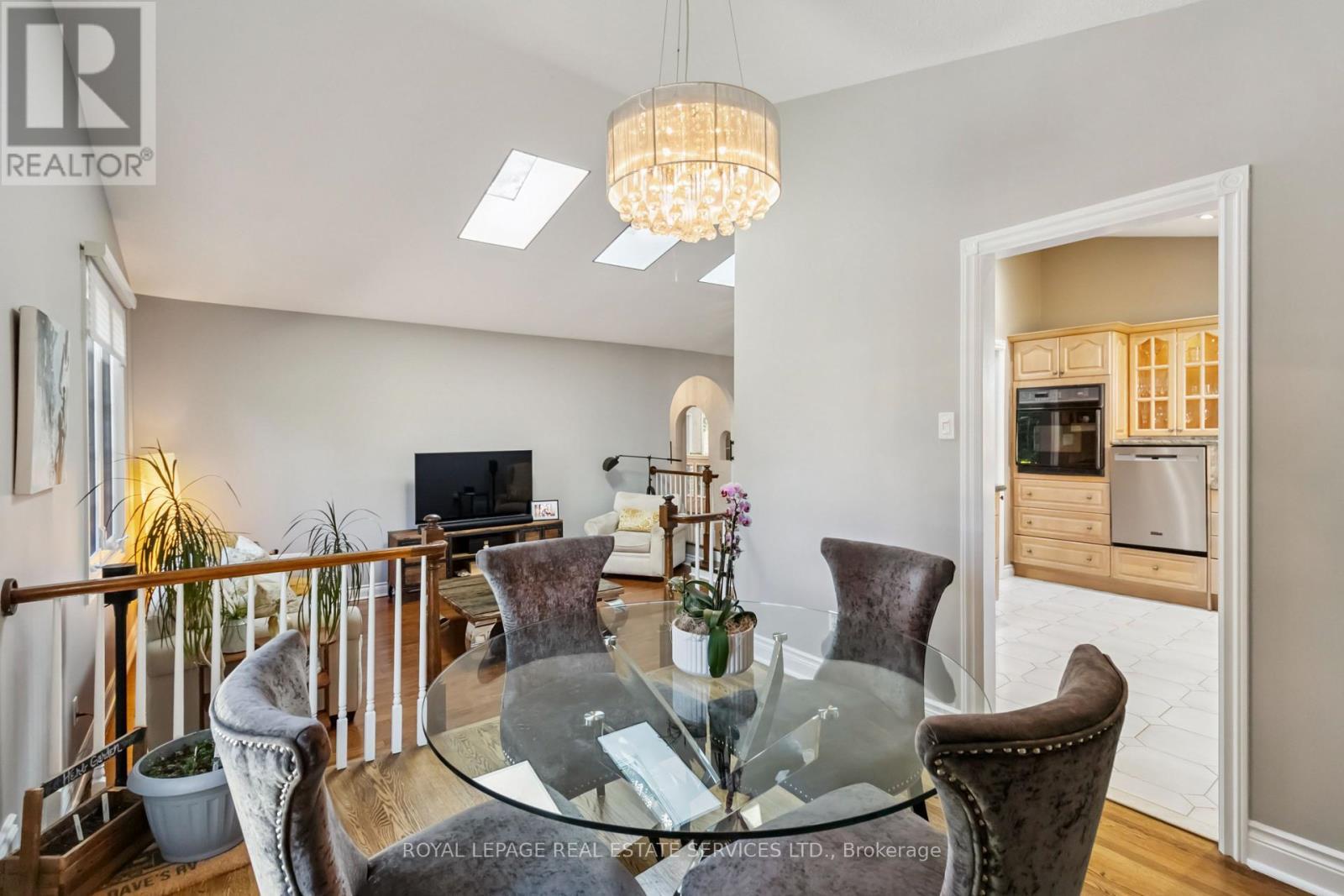 












2019 LAKESHORE ROAD W

,
Oakville,




Ontario
L6L1G6

