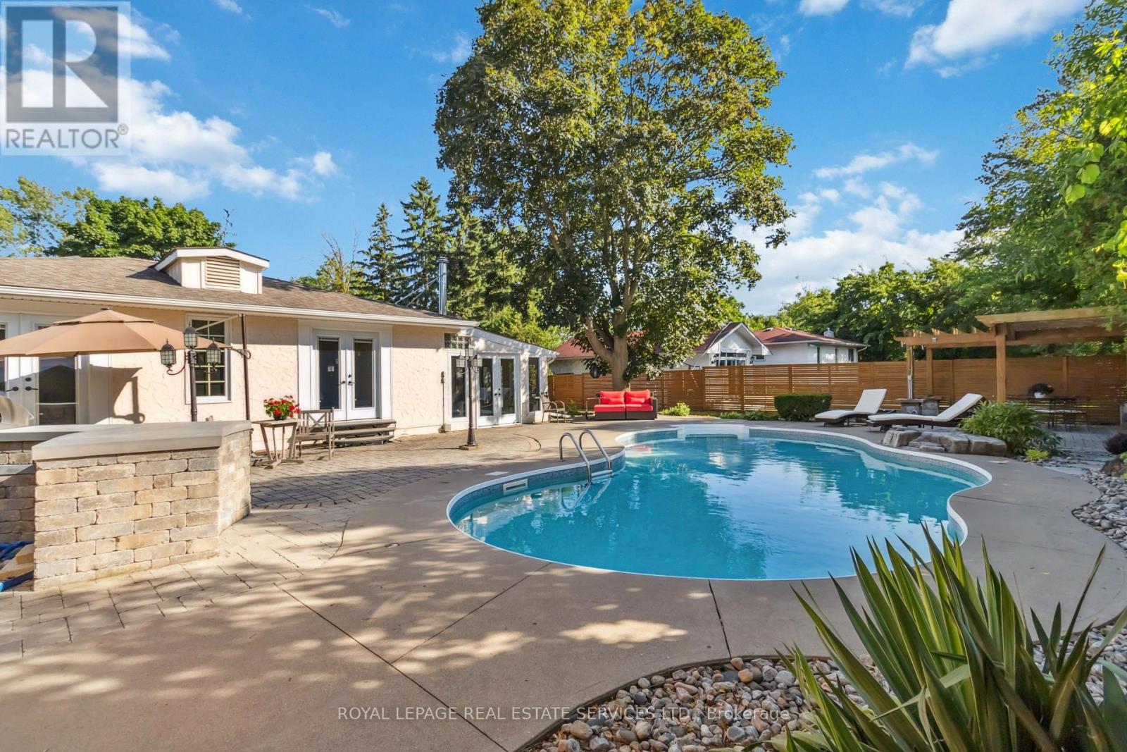 












2019 LAKESHORE ROAD W

,
Oakville,




Ontario
L6L1G6

