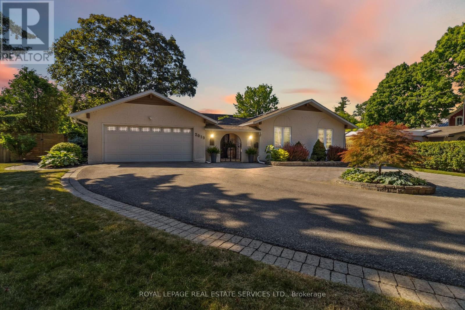 












2019 LAKESHORE ROAD W

,
Oakville,




Ontario
L6L1G6

