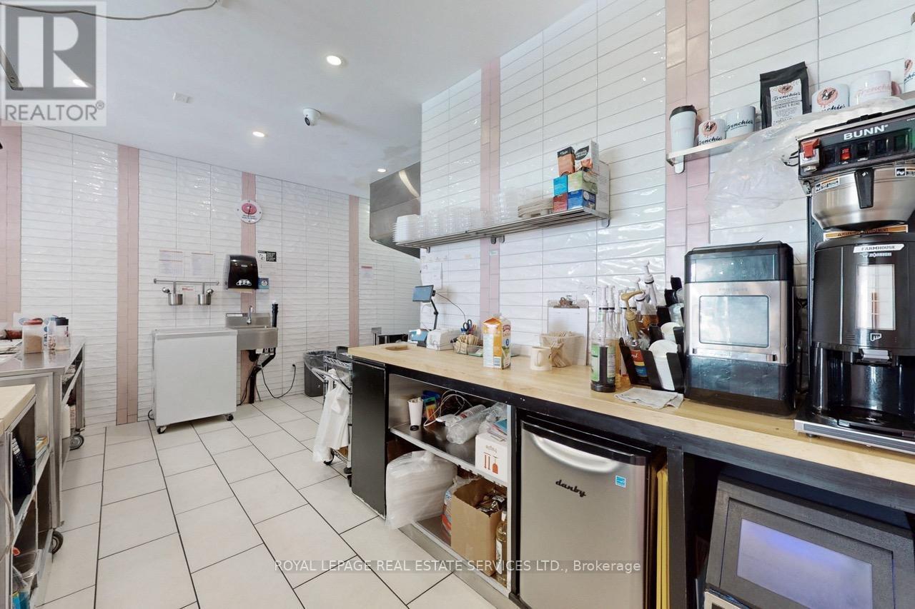 












3830 BLOOR STREET W

,
Toronto,




Ontario
M9B1K8

