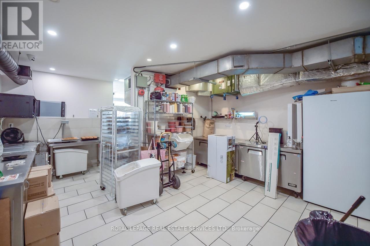 












3830 BLOOR STREET W

,
Toronto,




Ontario
M9B1K8

