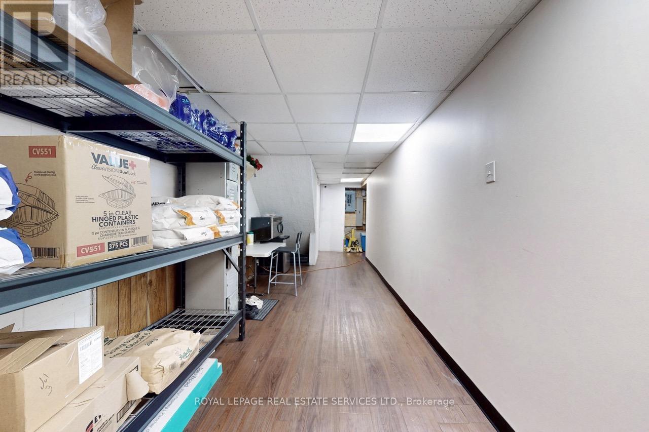 












3830 BLOOR STREET W

,
Toronto,




Ontario
M9B1K8

