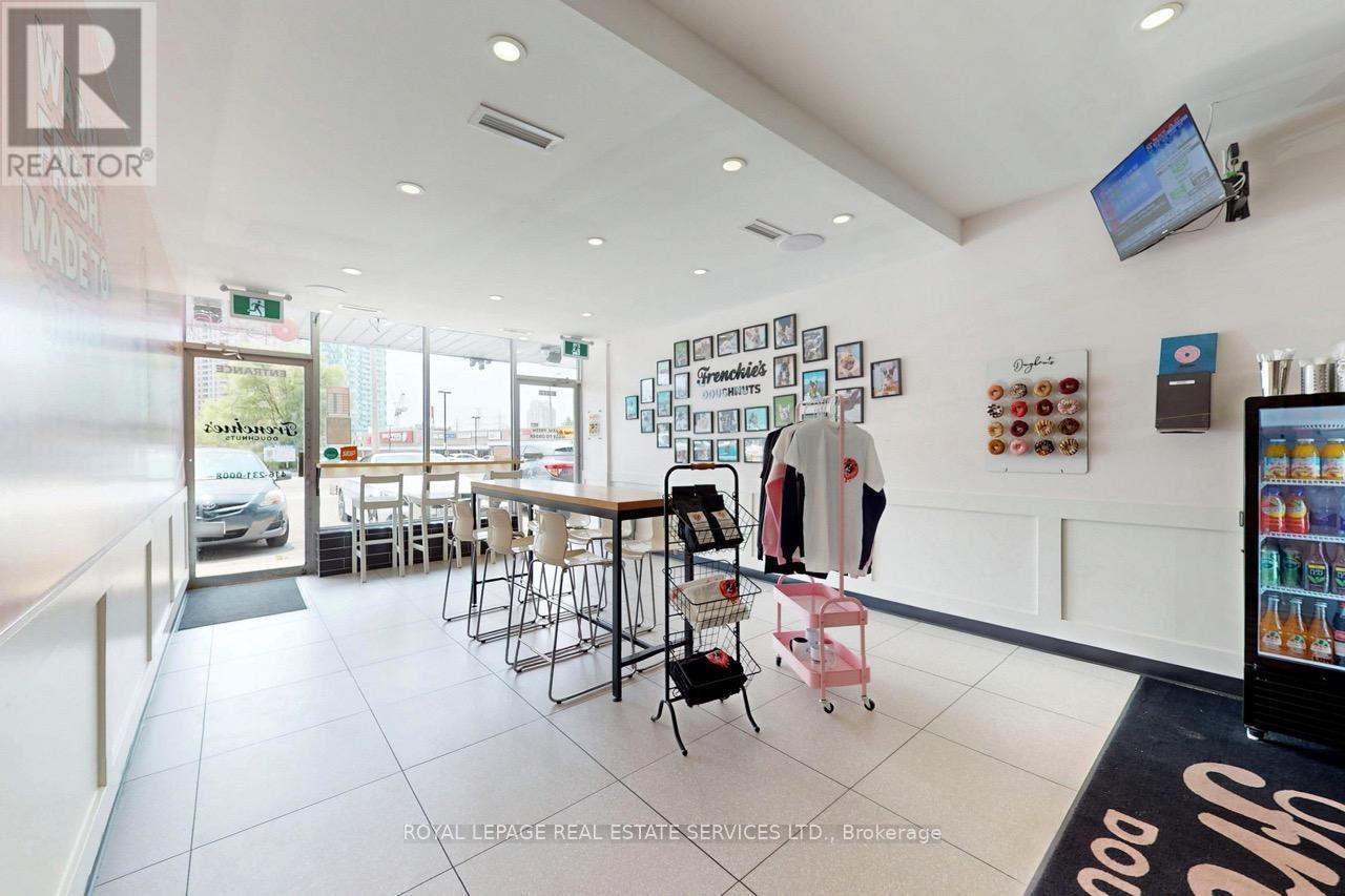












3830 BLOOR STREET W

,
Toronto,




Ontario
M9B1K8


