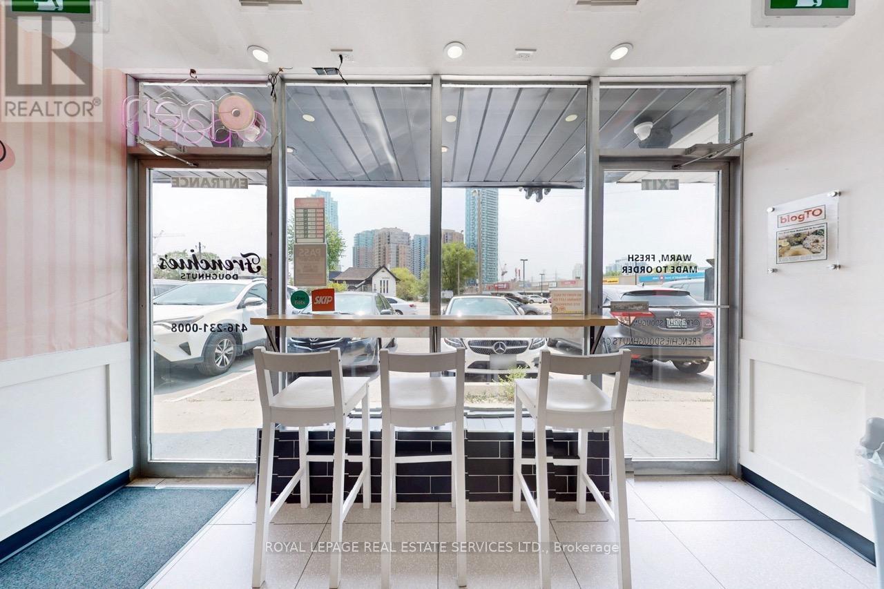 












3830 BLOOR STREET W

,
Toronto,




Ontario
M9B1K8

