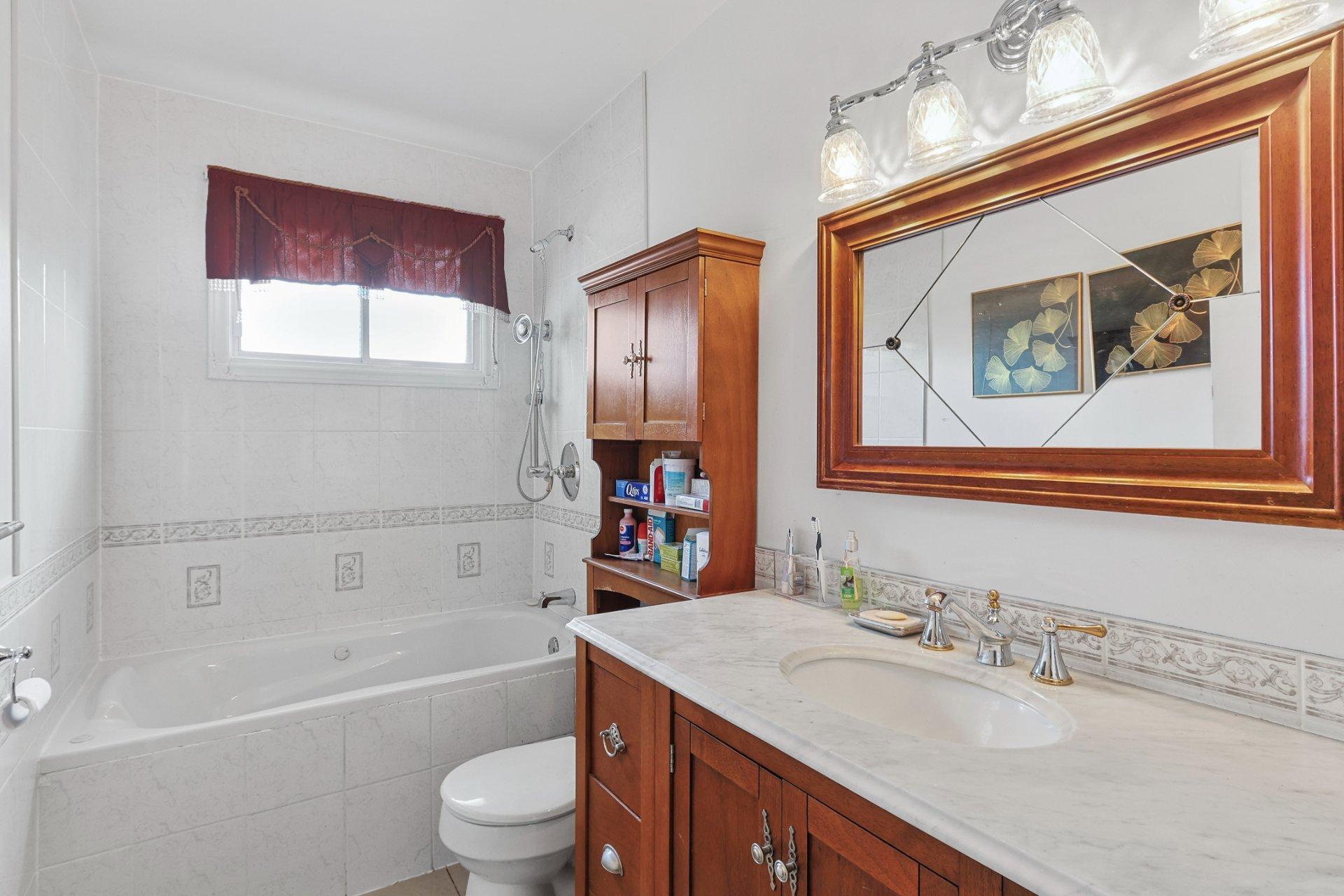 









70


Rue du Parc E.

,
Châteauguay,




QC
J6K1R2

