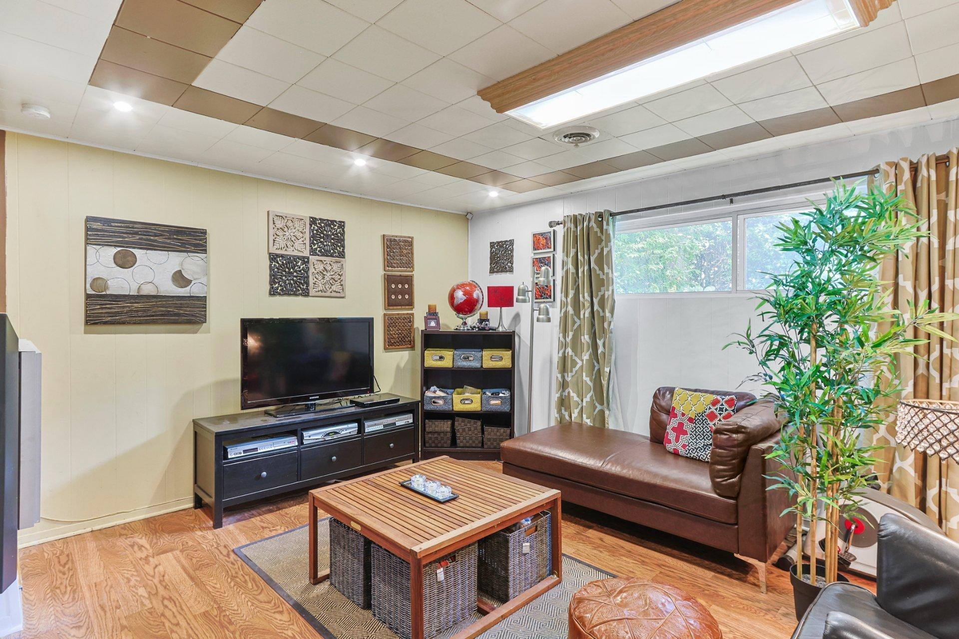 









70


Rue du Parc E.

,
Châteauguay,




QC
J6K1R2

