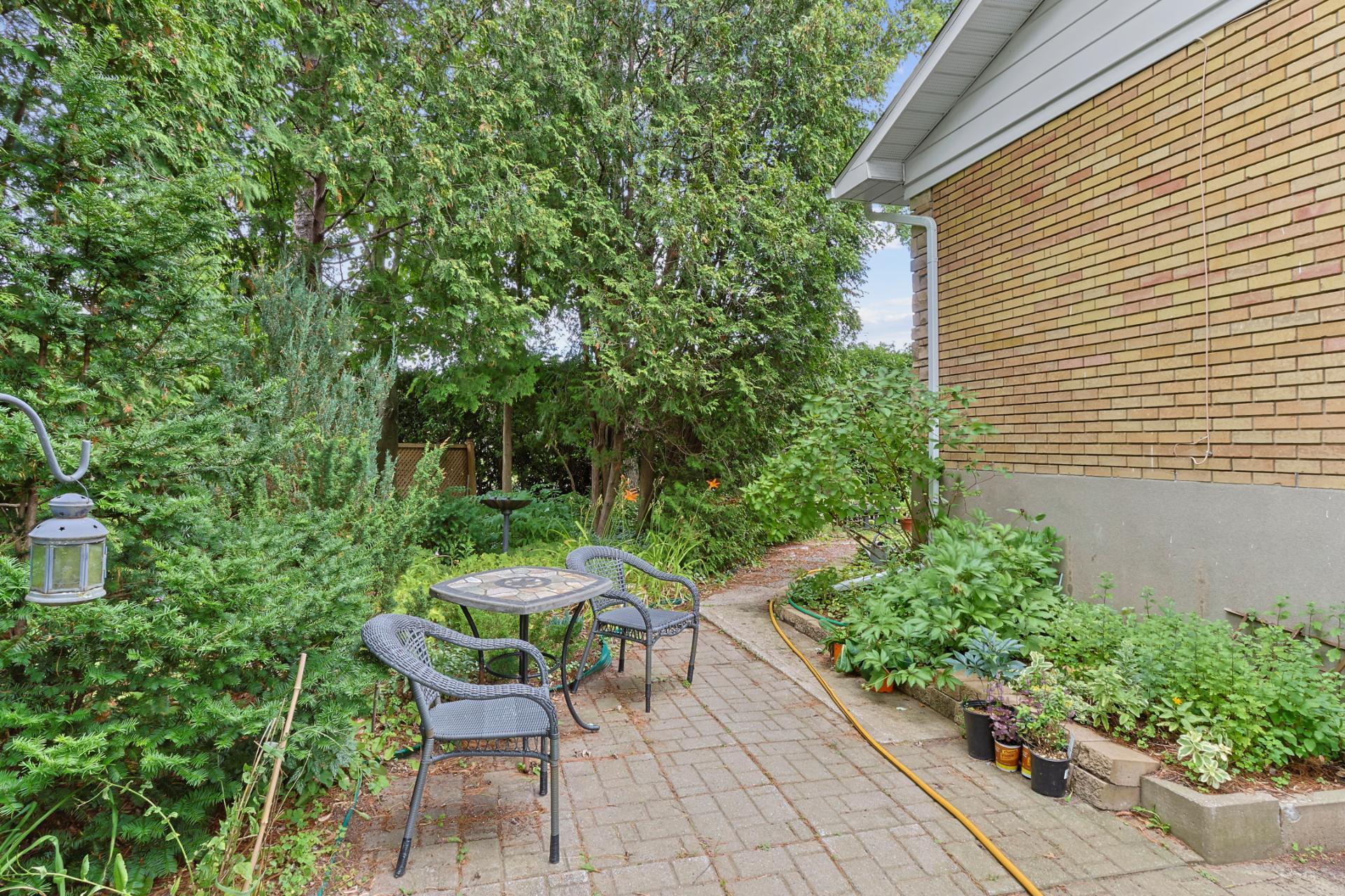 









70


Rue du Parc E.

,
Châteauguay,




QC
J6K1R2

