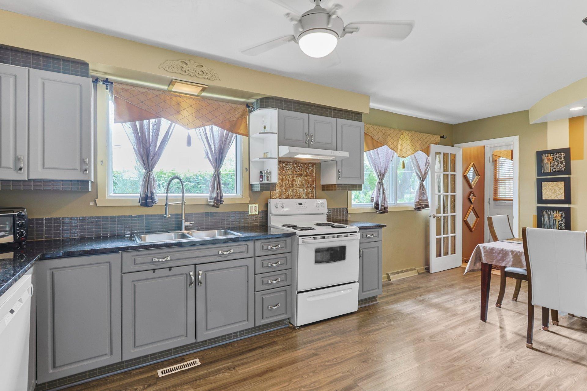 









70


Rue du Parc E.

,
Châteauguay,




QC
J6K1R2

