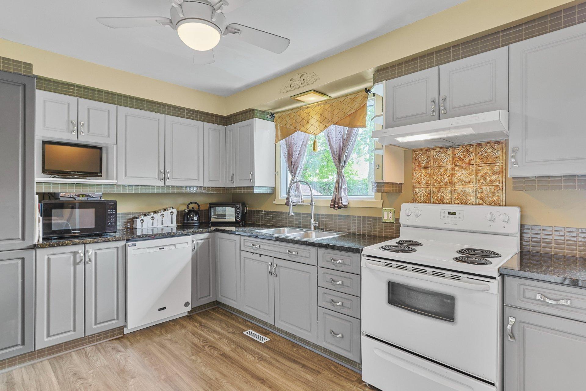 









70


Rue du Parc E.

,
Châteauguay,




QC
J6K1R2

