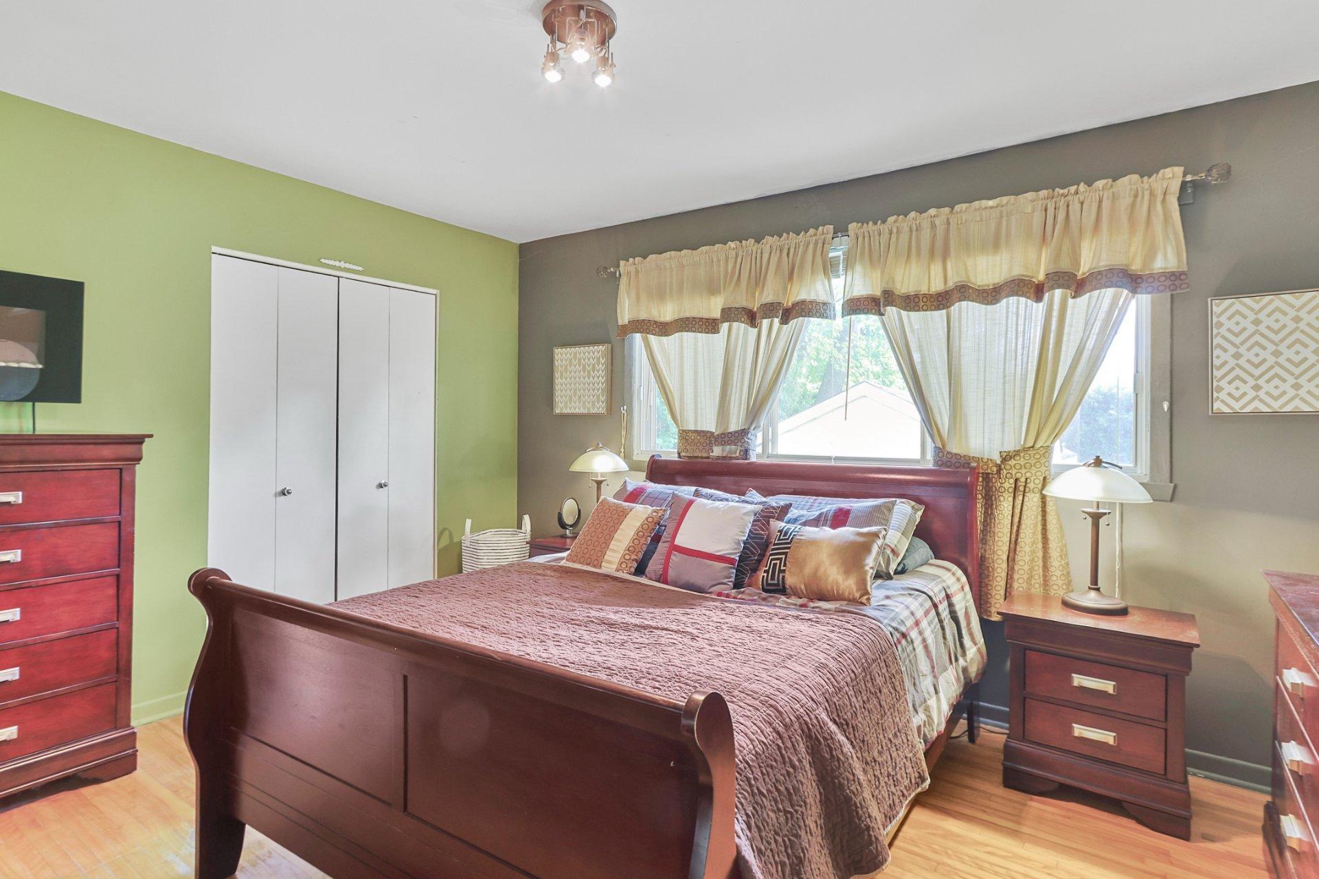 









70


Rue du Parc E.

,
Châteauguay,




QC
J6K1R2

