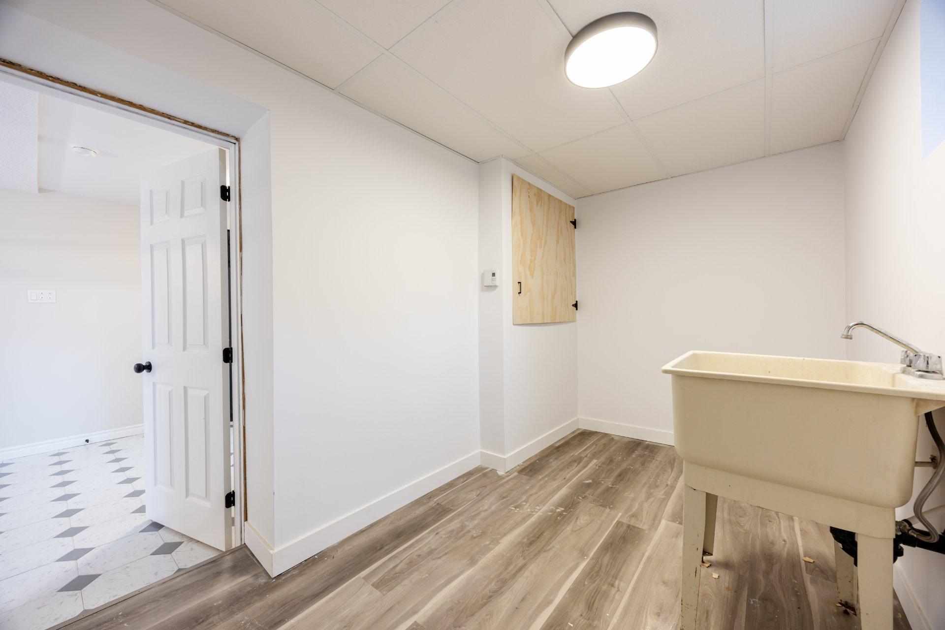 









4412


Boul. des Grandes-Prairies

,
Montréal (Saint-Léonard),




QC
H1R1A1

