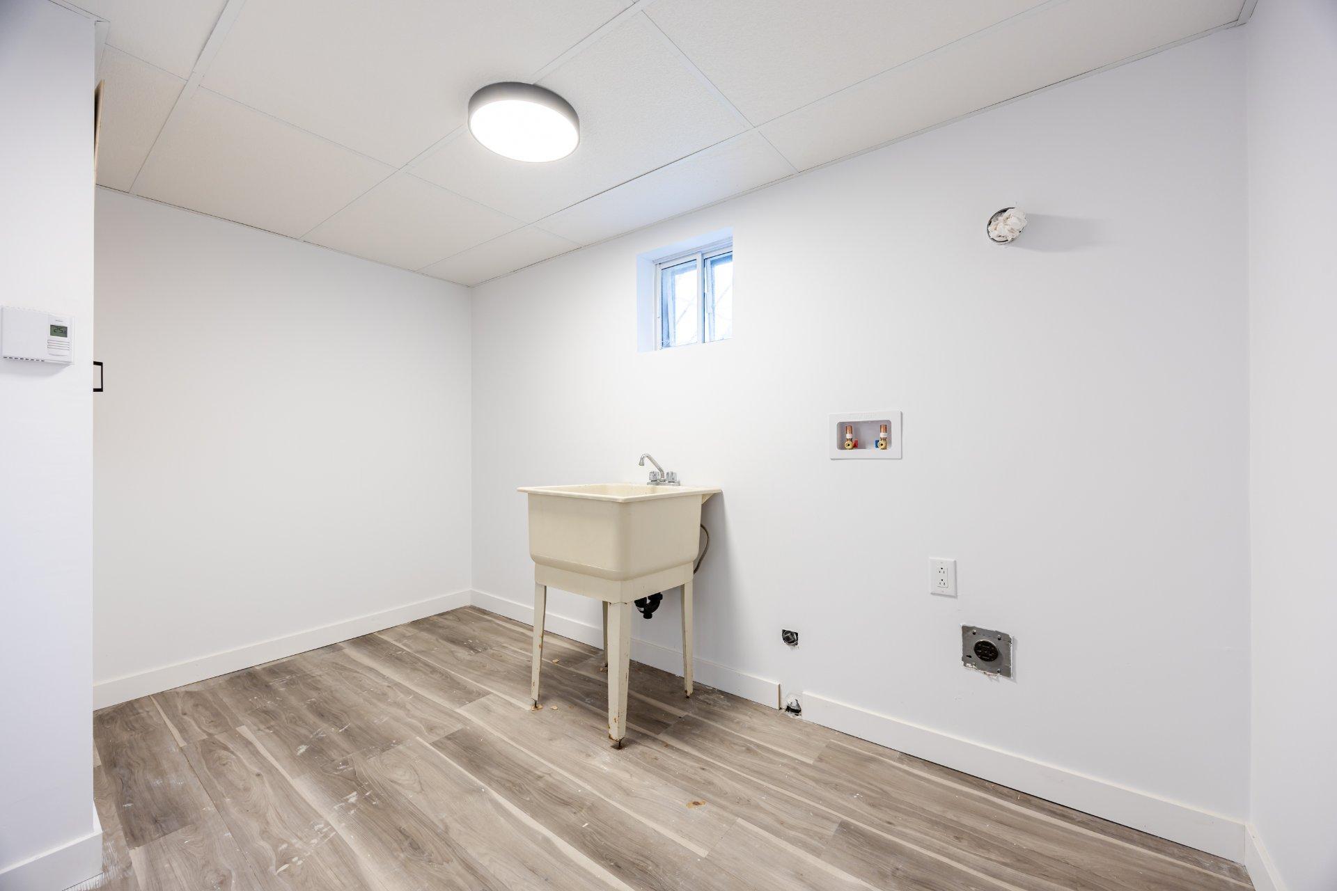 









4412


Boul. des Grandes-Prairies

,
Montréal (Saint-Léonard),




QC
H1R1A1


