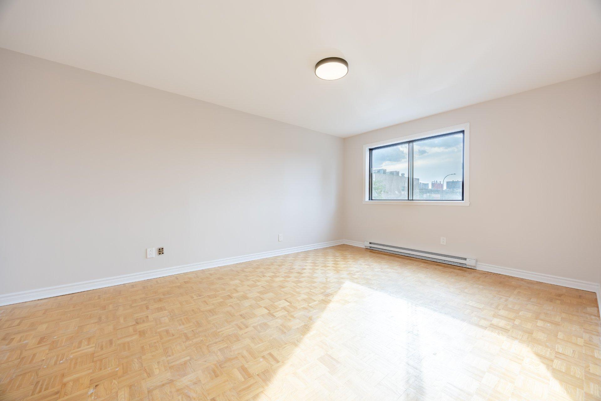 









4412


Boul. des Grandes-Prairies

,
Montréal (Saint-Léonard),




QC
H1R1A1

