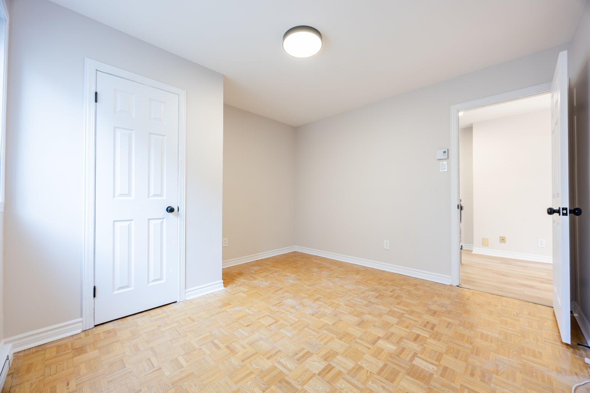 









4412


Boul. des Grandes-Prairies

,
Montréal (Saint-Léonard),




QC
H1R1A1

