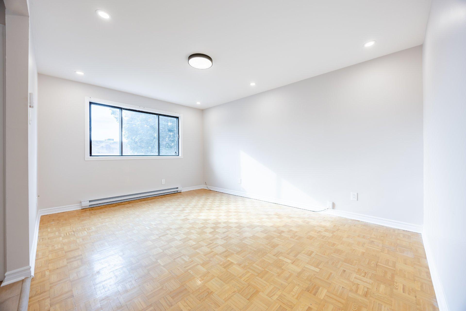 









4412


Boul. des Grandes-Prairies

,
Montréal (Saint-Léonard),




QC
H1R1A1

