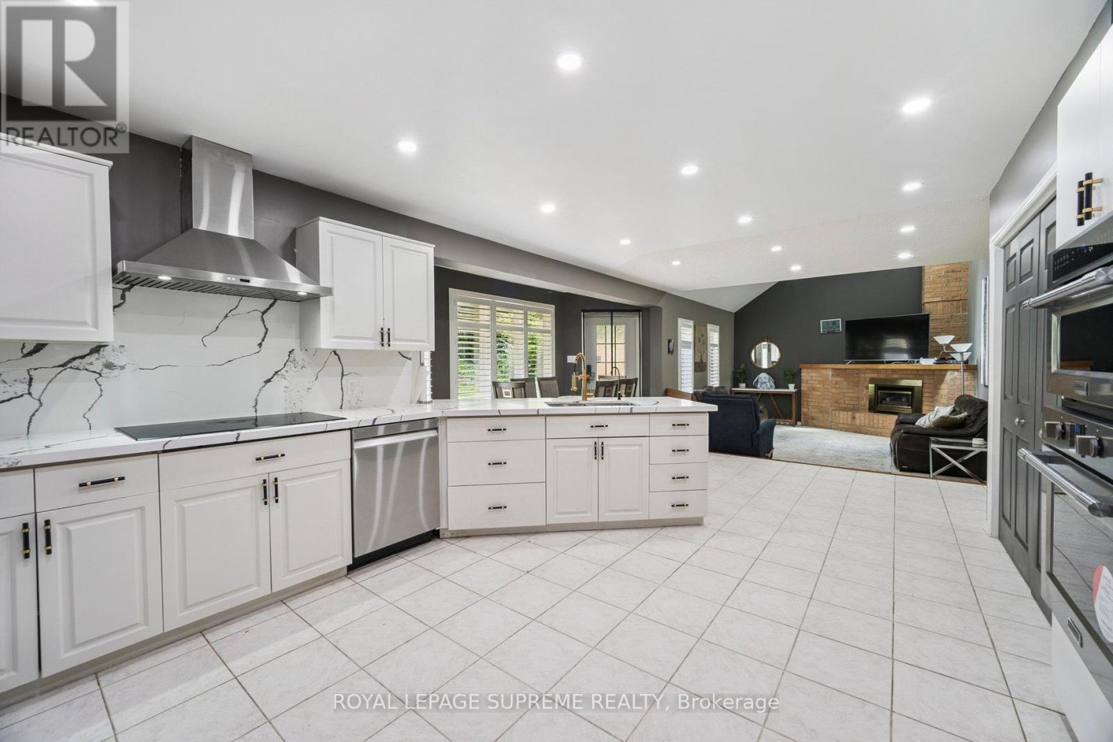 












635 GRAND VIEW AVENUE

,
London South,




Ontario
N6K3G1

