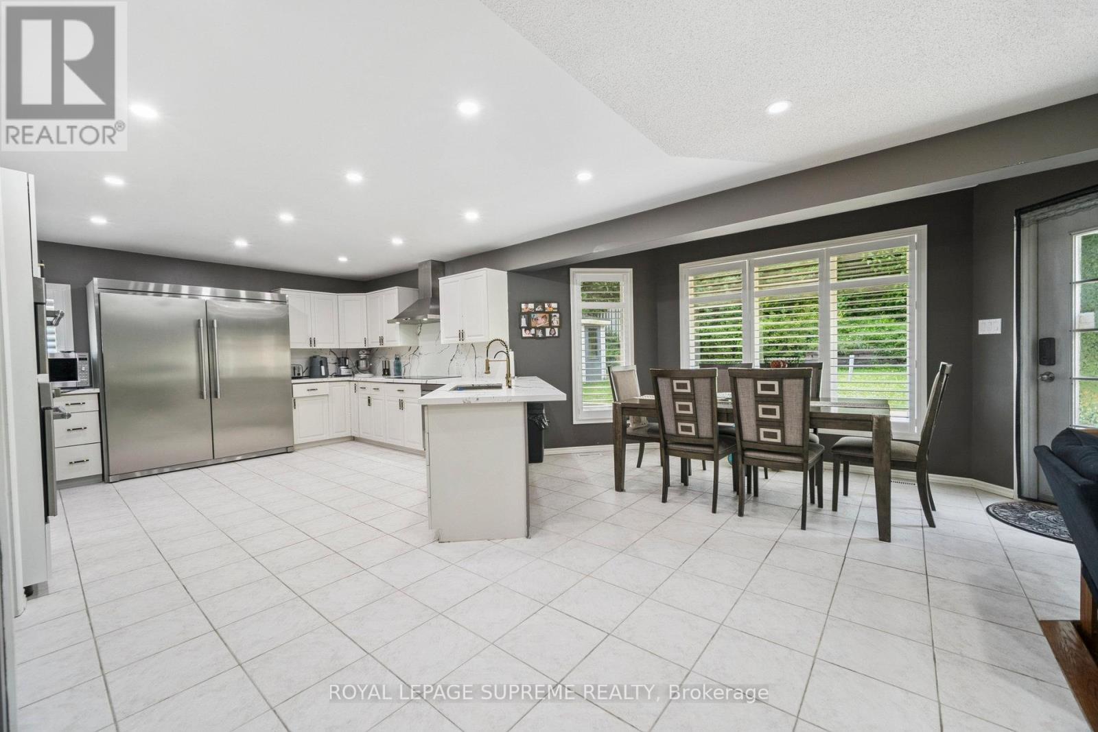 












635 GRAND VIEW AVENUE

,
London South,




Ontario
N6K3G1

