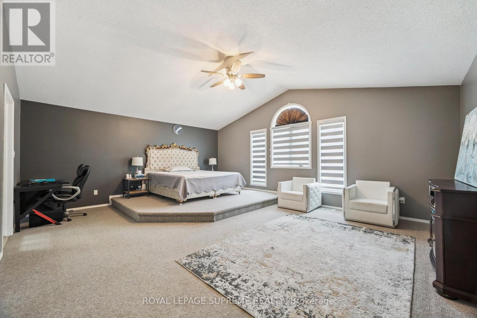 












635 GRAND VIEW AVENUE

,
London South,




Ontario
N6K3G1

