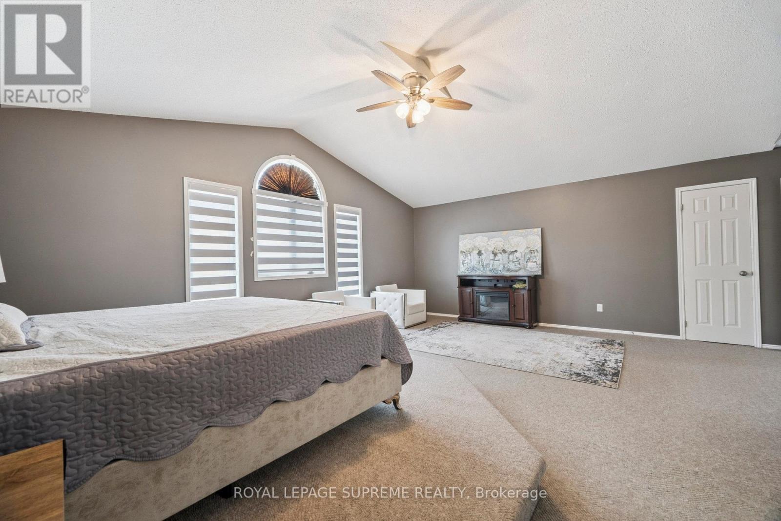 












635 GRAND VIEW AVENUE

,
London South,




Ontario
N6K3G1

