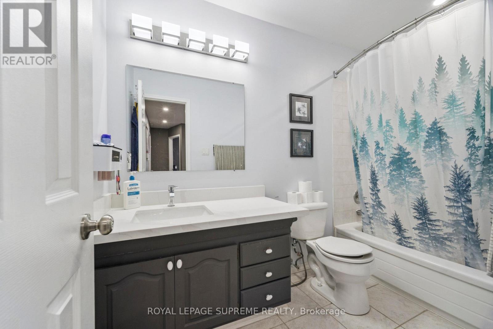 












635 GRAND VIEW AVENUE

,
London South,




Ontario
N6K3G1

