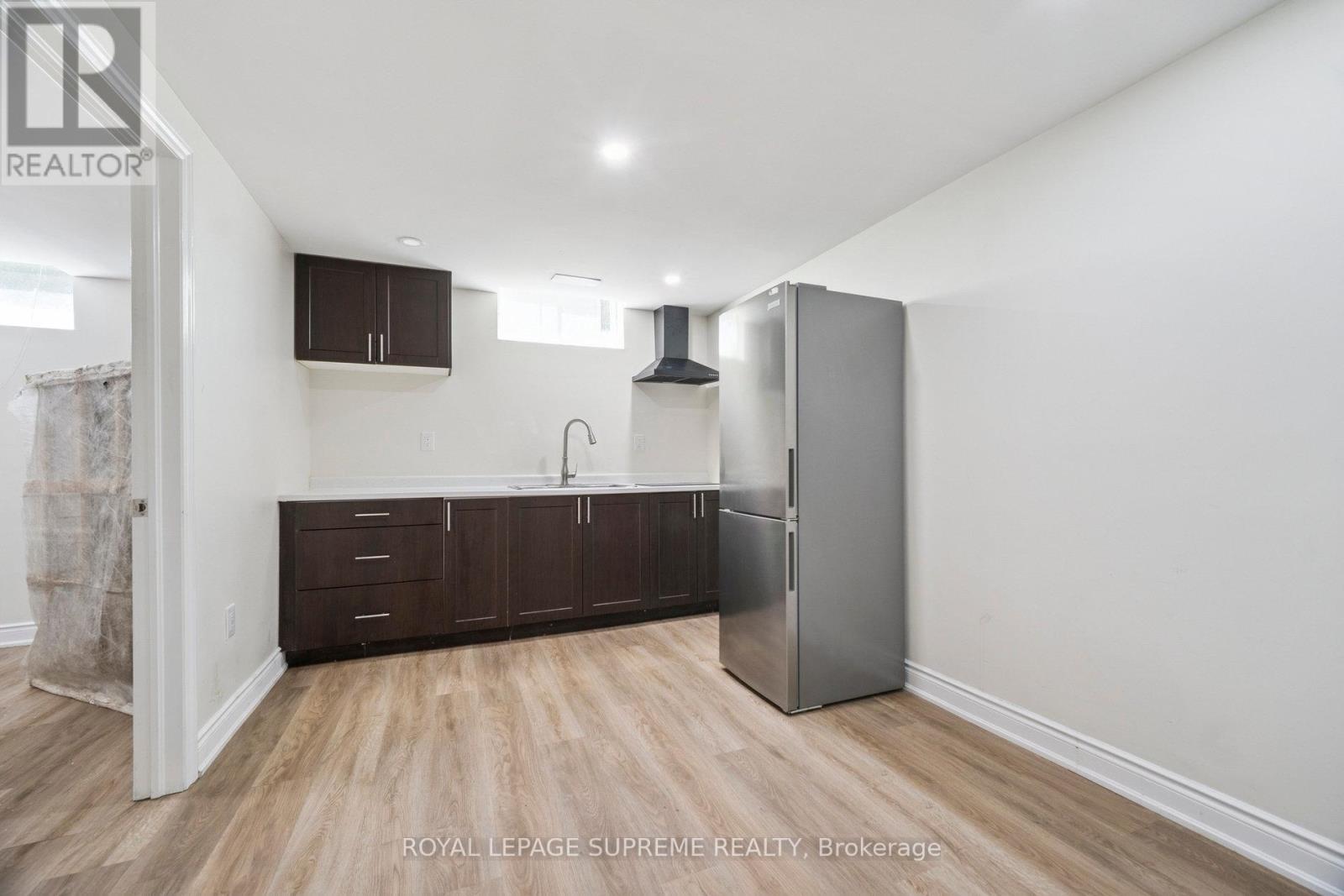 












635 GRAND VIEW AVENUE

,
London South,




Ontario
N6K3G1

