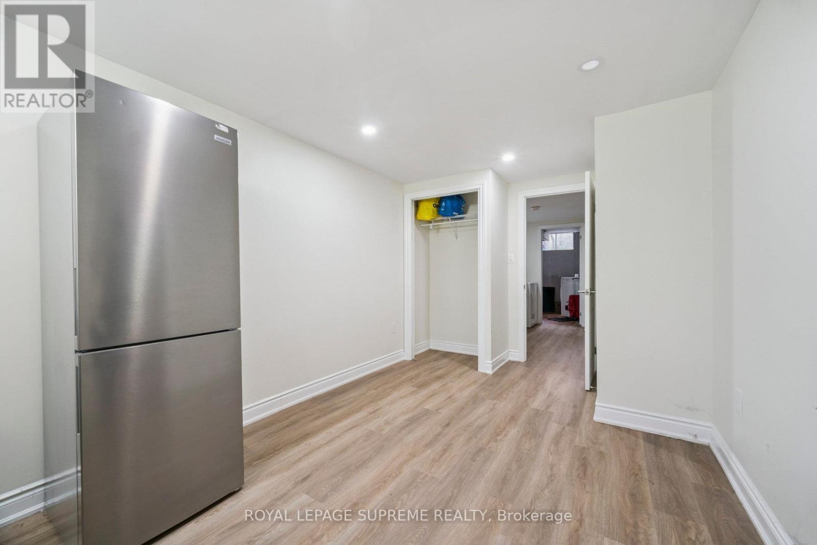 












635 GRAND VIEW AVENUE

,
London South,




Ontario
N6K3G1

