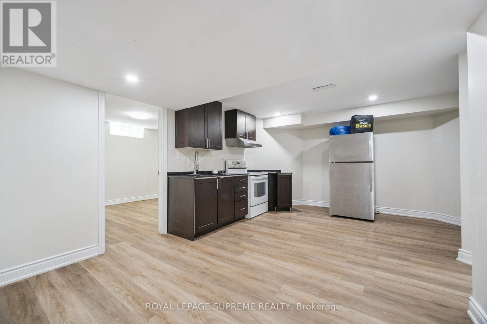 












635 GRAND VIEW AVENUE

,
London South,




Ontario
N6K3G1

