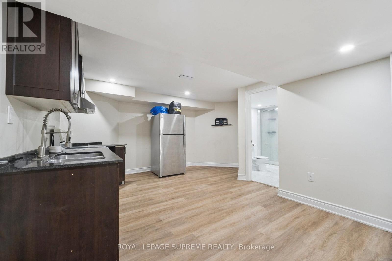












635 GRAND VIEW AVENUE

,
London South,




Ontario
N6K3G1

