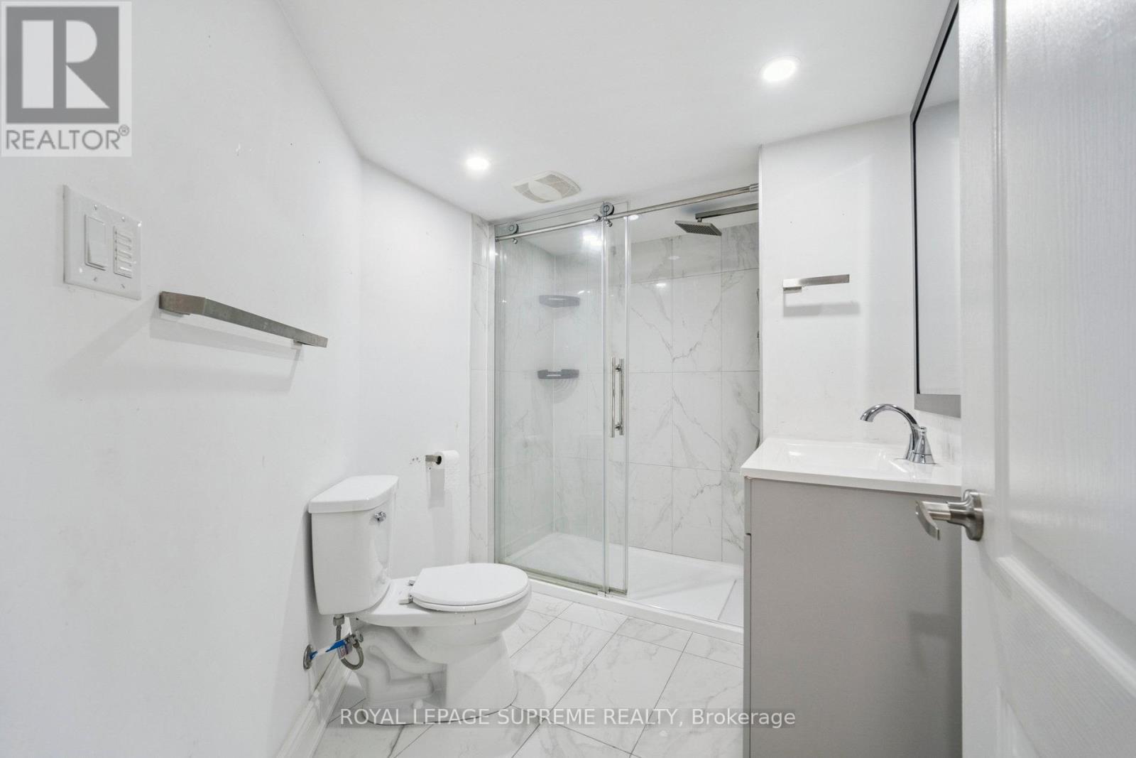 












635 GRAND VIEW AVENUE

,
London South,




Ontario
N6K3G1

