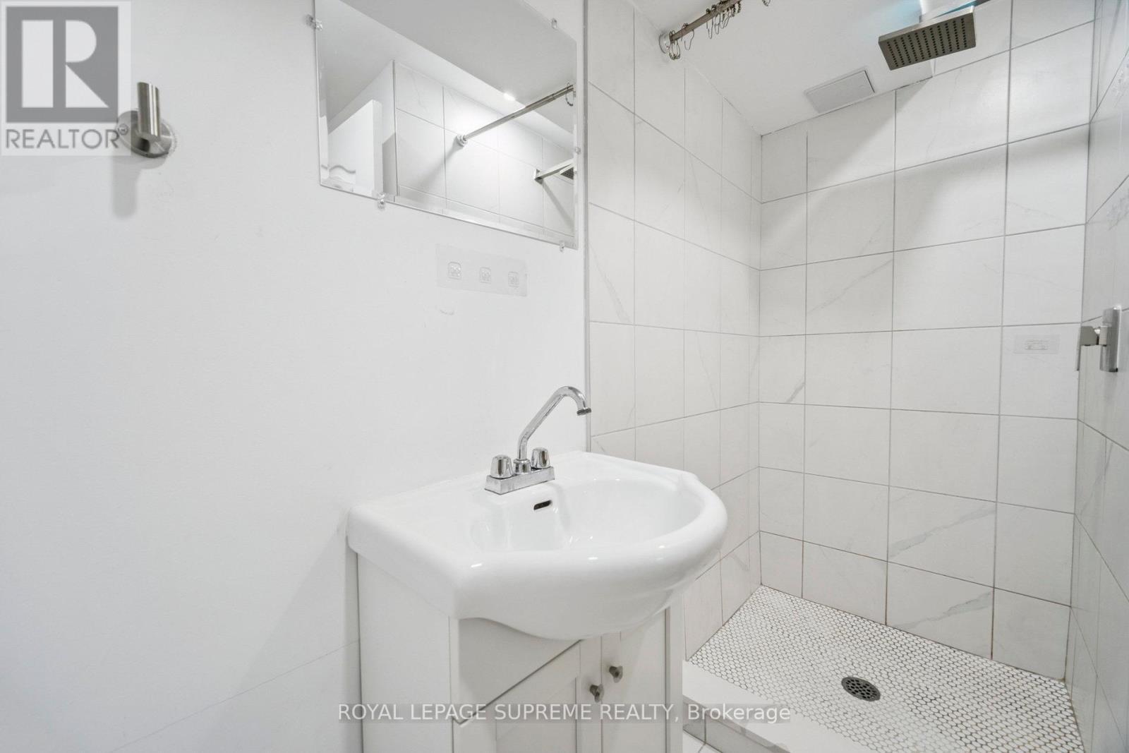 












635 GRAND VIEW AVENUE

,
London South,




Ontario
N6K3G1

