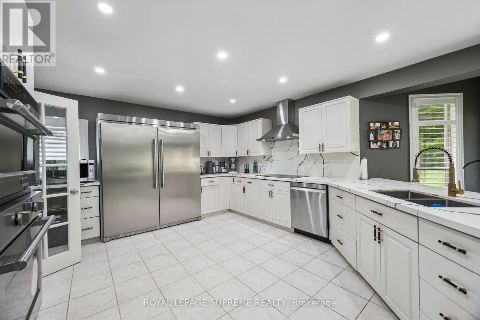 












635 GRAND VIEW AVENUE

,
London South,




Ontario
N6K3G1

