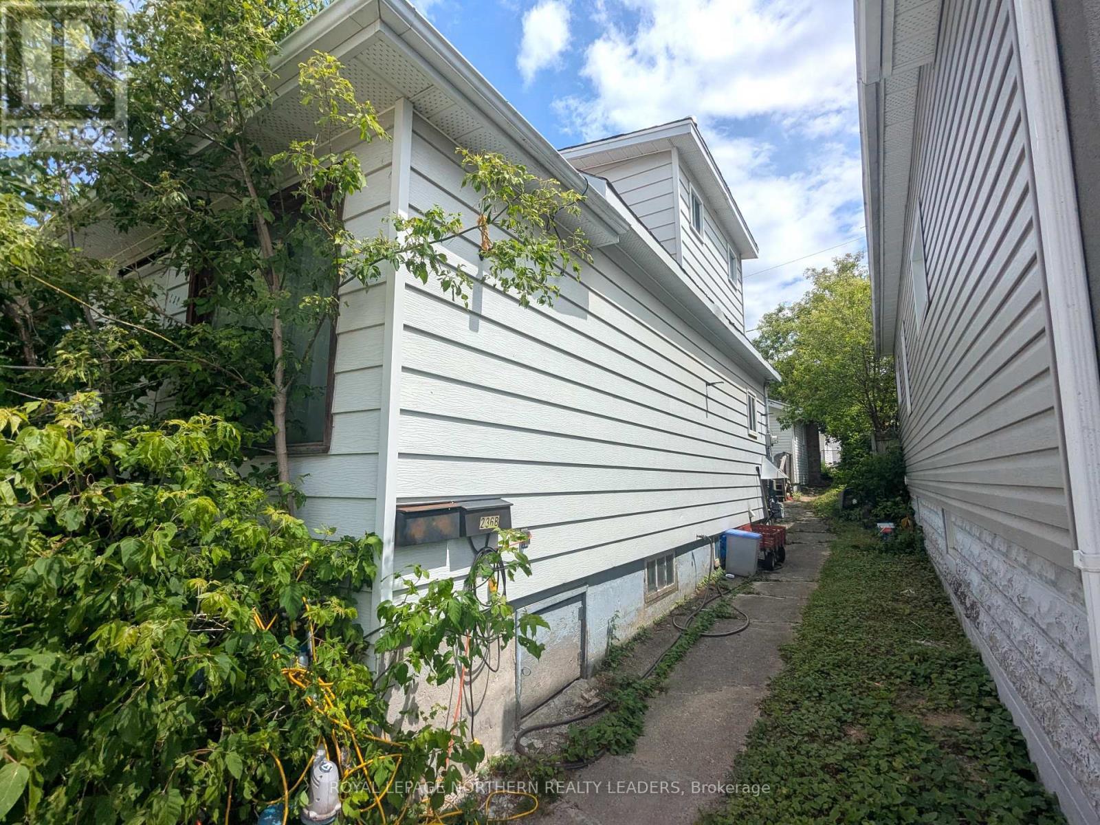 












236 TAMARACK STREET

,
Timmins (TNE - Hill District),




Ontario
P4N6R1

