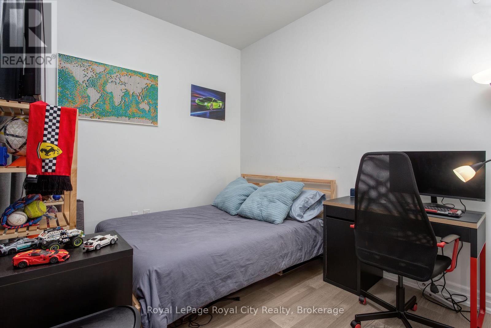 












205 - 1880 GORDON STREET

,
Guelph (Pineridge/Westminster Woods),




Ontario
N1L1L8

