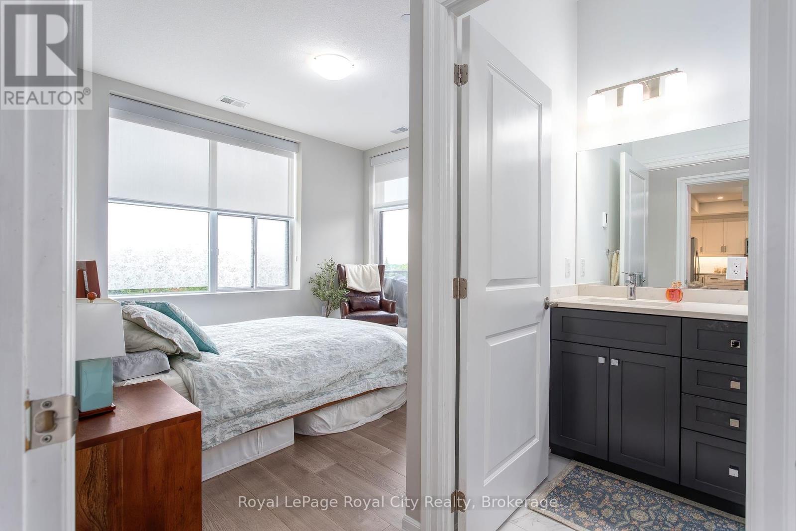 












205 - 1880 GORDON STREET

,
Guelph (Pineridge/Westminster Woods),




Ontario
N1L1L8

