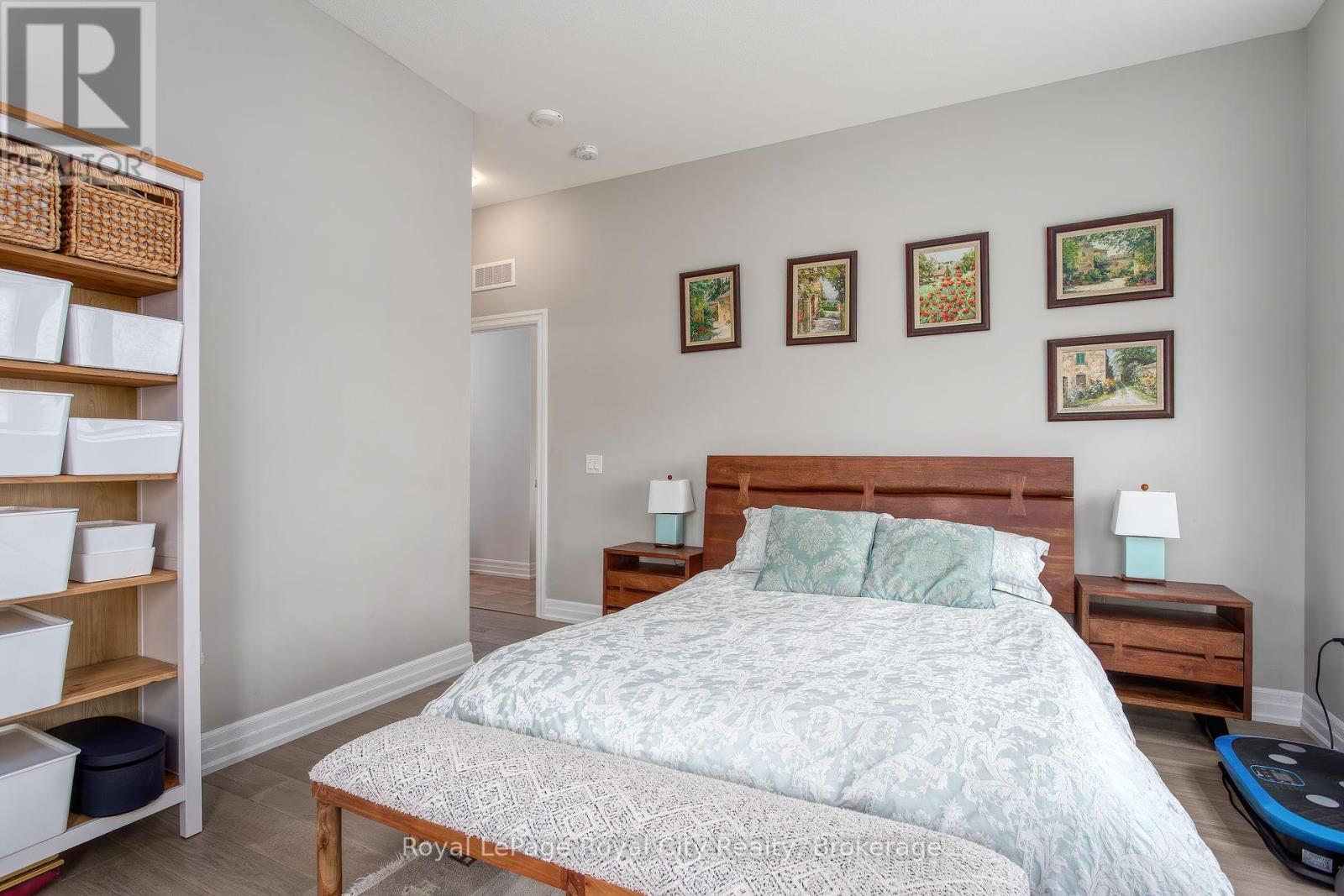 












205 - 1880 GORDON STREET

,
Guelph (Pineridge/Westminster Woods),




Ontario
N1L1L8


