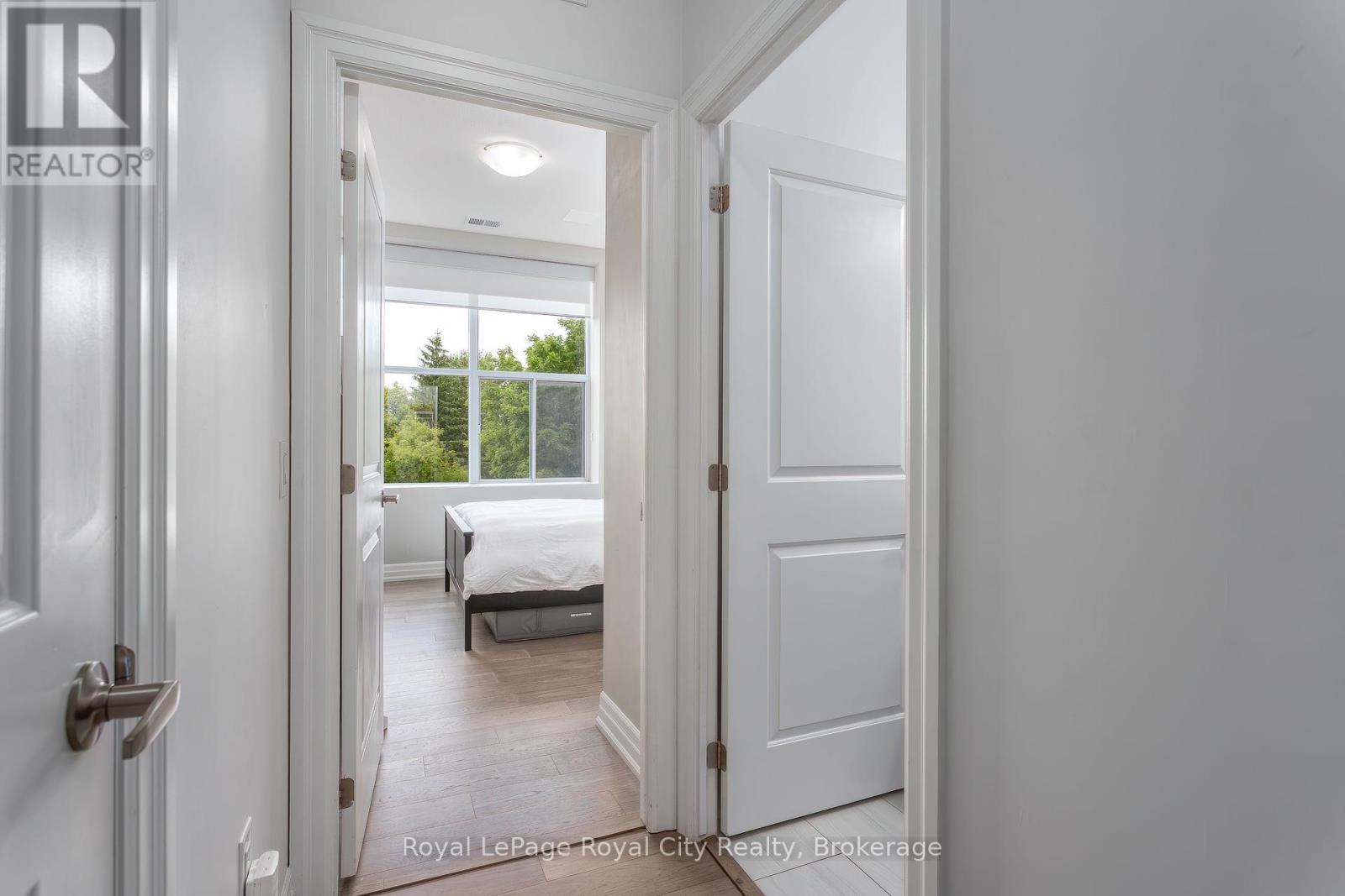 












205 - 1880 GORDON STREET

,
Guelph (Pineridge/Westminster Woods),




Ontario
N1L1L8


