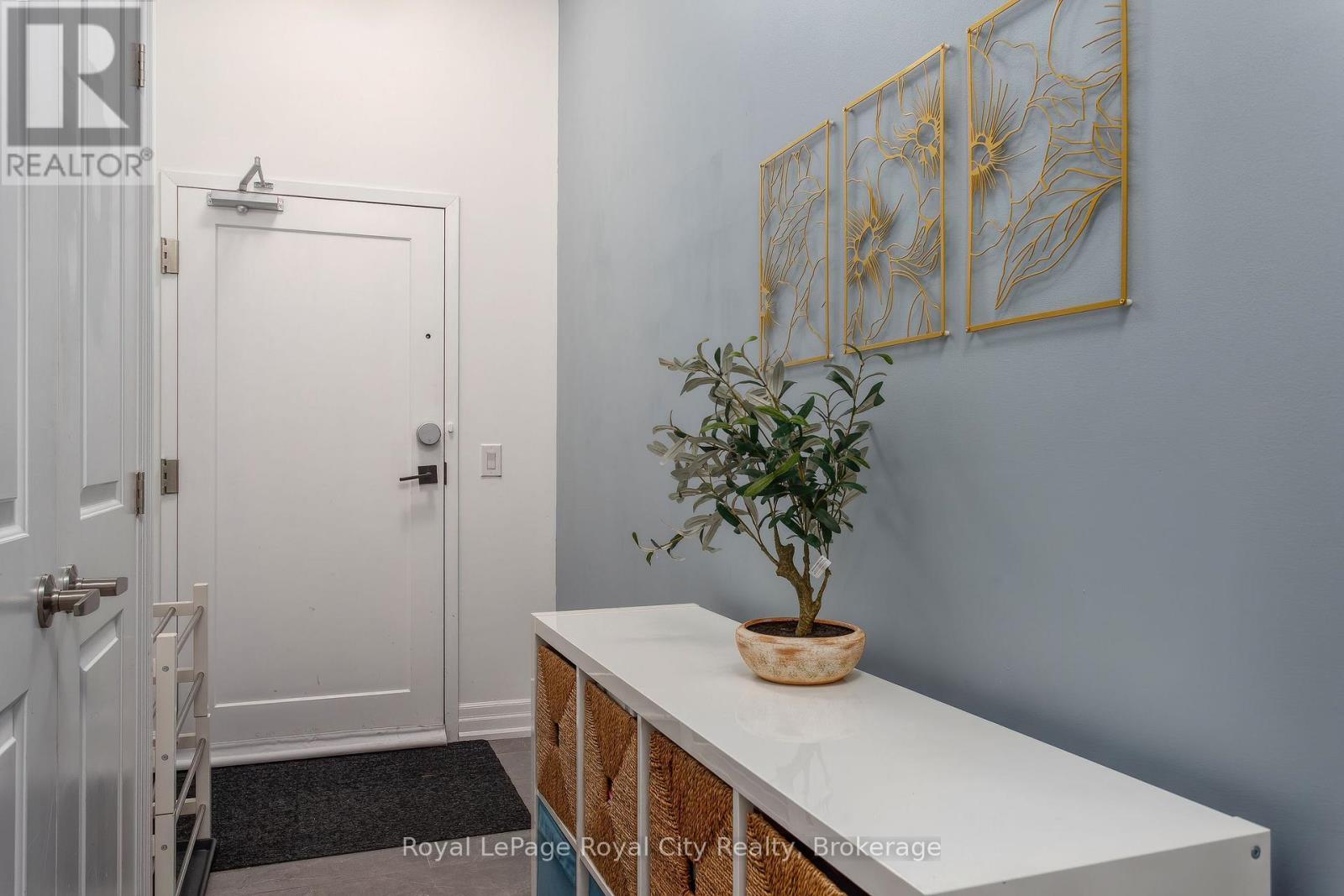












205 - 1880 GORDON STREET

,
Guelph (Pineridge/Westminster Woods),




Ontario
N1L1L8


