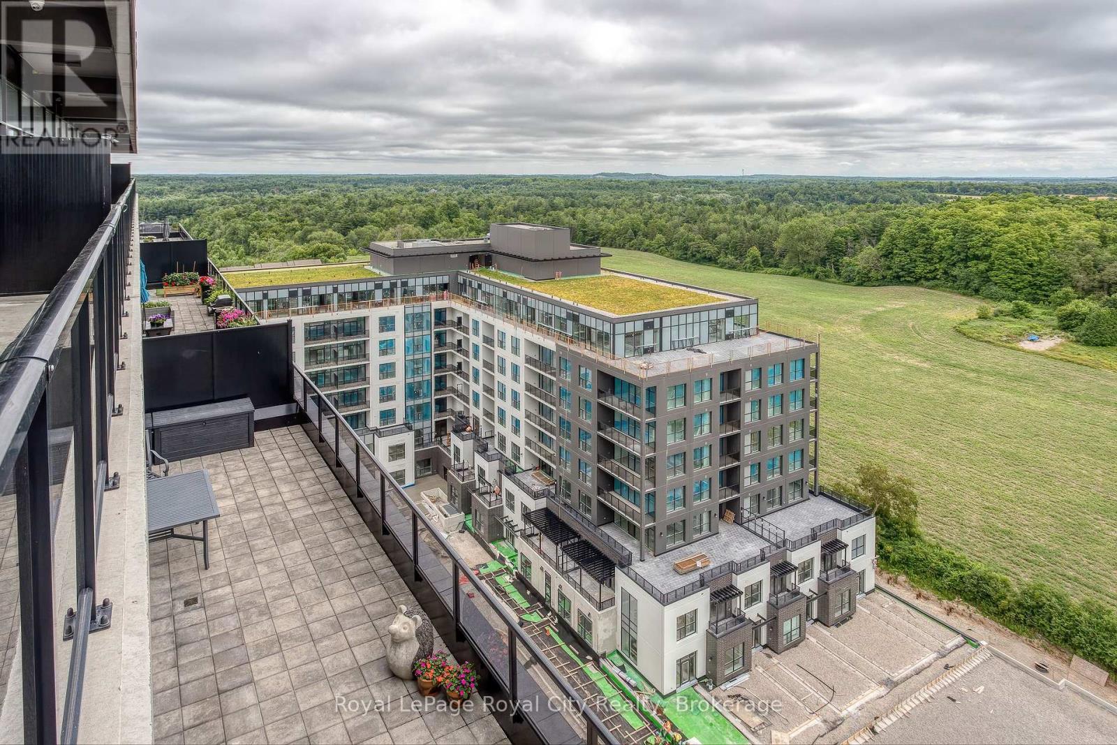 












205 - 1880 GORDON STREET

,
Guelph (Pineridge/Westminster Woods),




Ontario
N1L1L8

