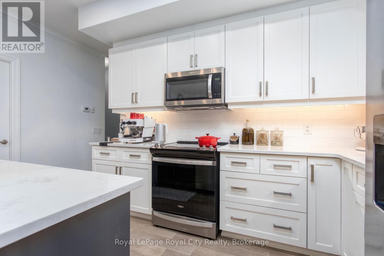 












205 - 1880 GORDON STREET

,
Guelph (Pineridge/Westminster Woods),




Ontario
N1L1L8

