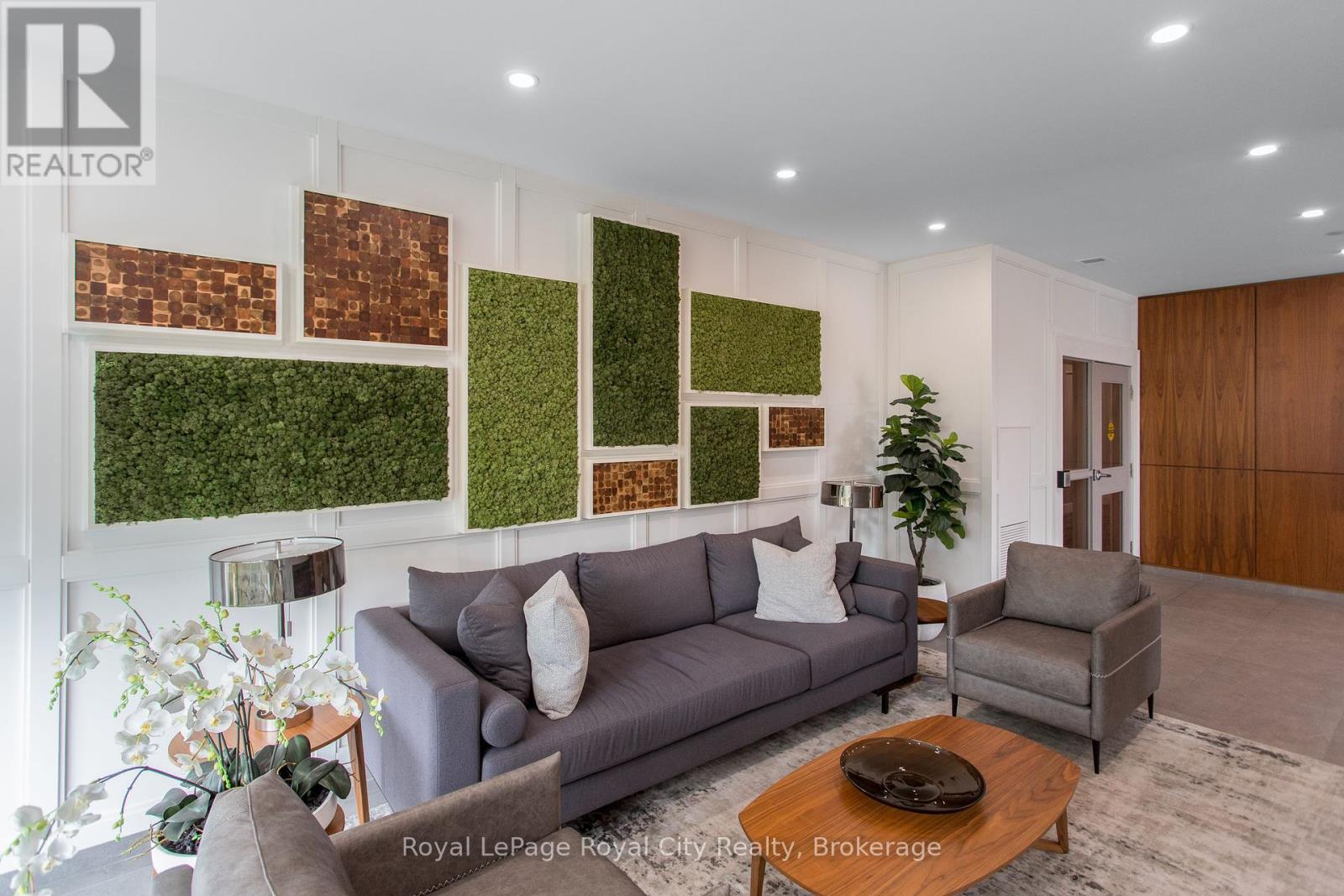 












205 - 1880 GORDON STREET

,
Guelph (Pineridge/Westminster Woods),




Ontario
N1L1L8

