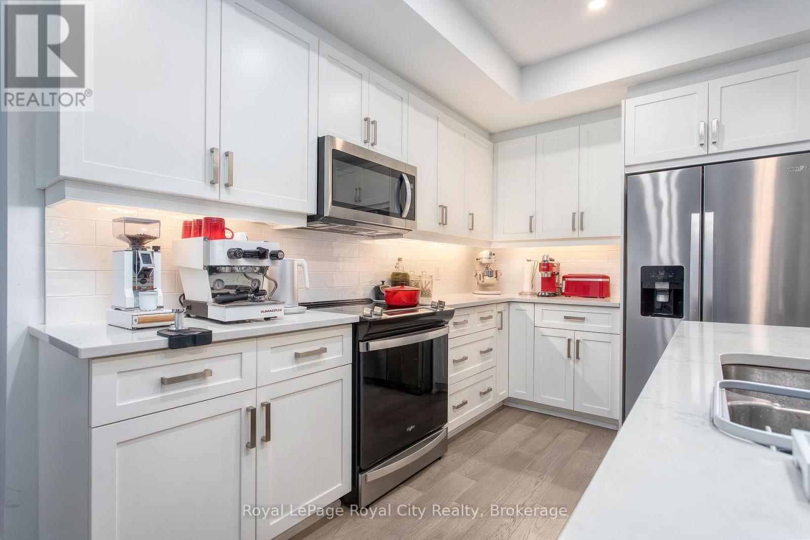 












205 - 1880 GORDON STREET

,
Guelph (Pineridge/Westminster Woods),




Ontario
N1L1L8

