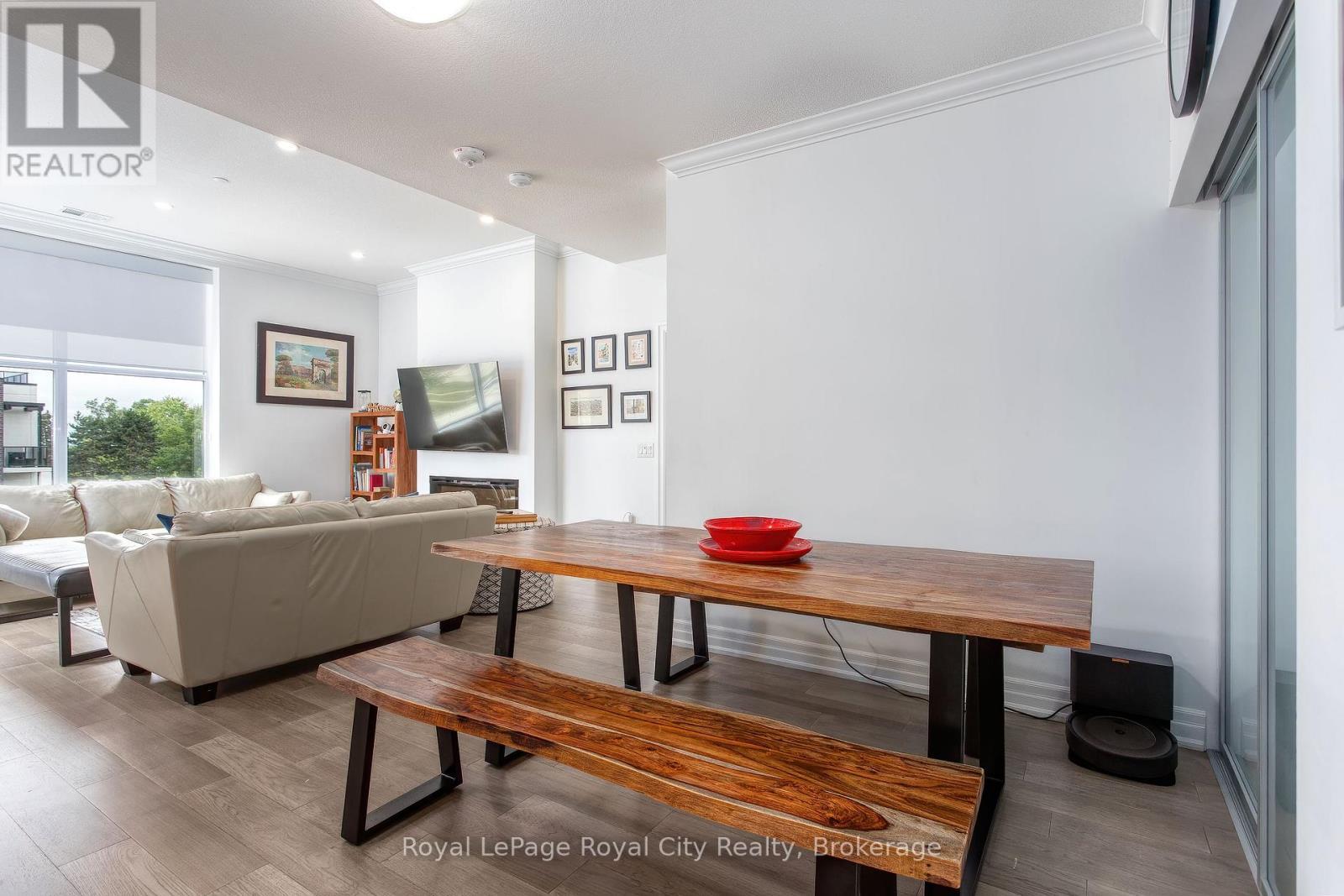 












205 - 1880 GORDON STREET

,
Guelph (Pineridge/Westminster Woods),




Ontario
N1L1L8

