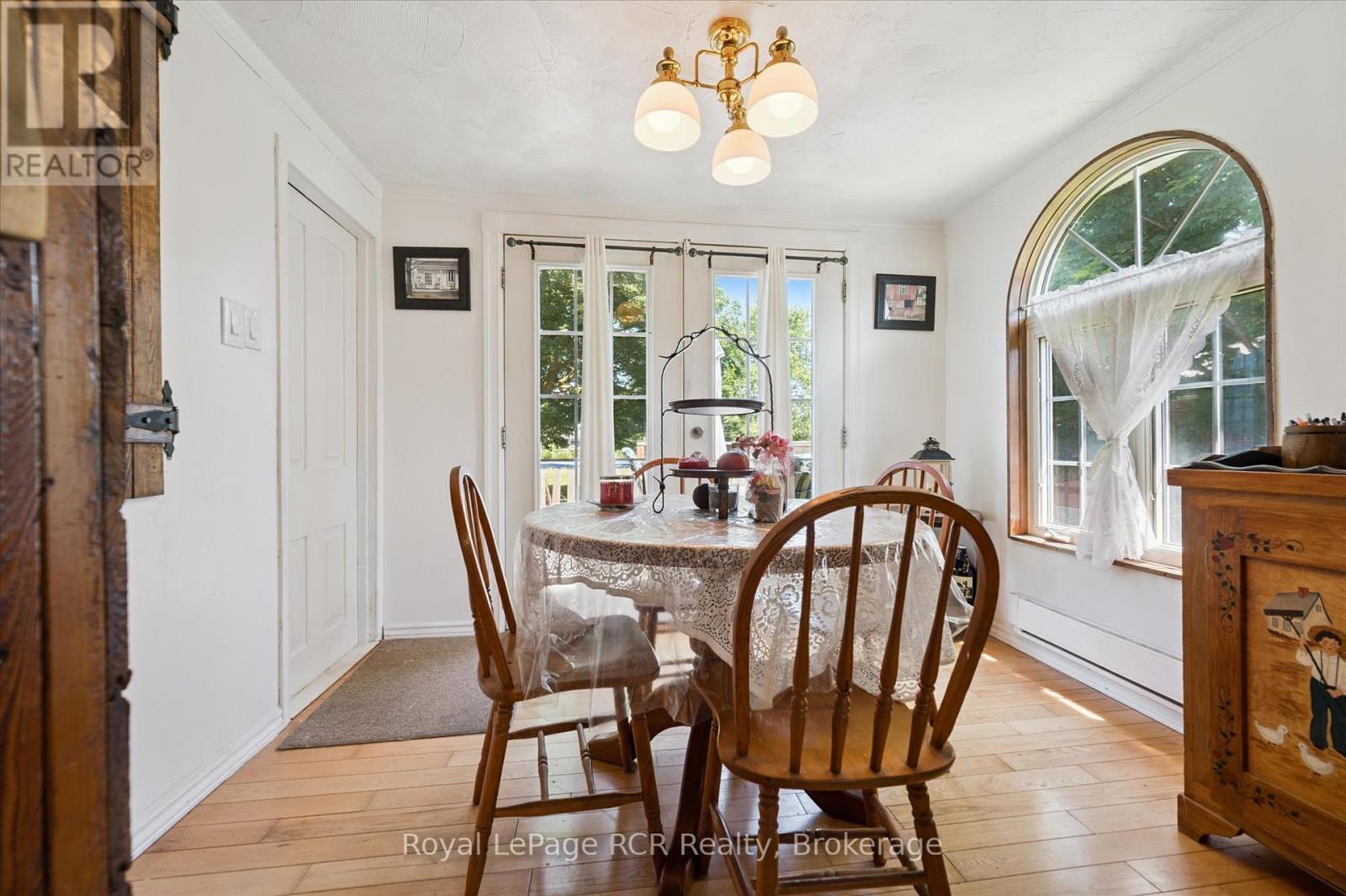












240 EGREMONT STREET N

,
Wellington North (Mount Forest),




Ontario
N0G2L2

