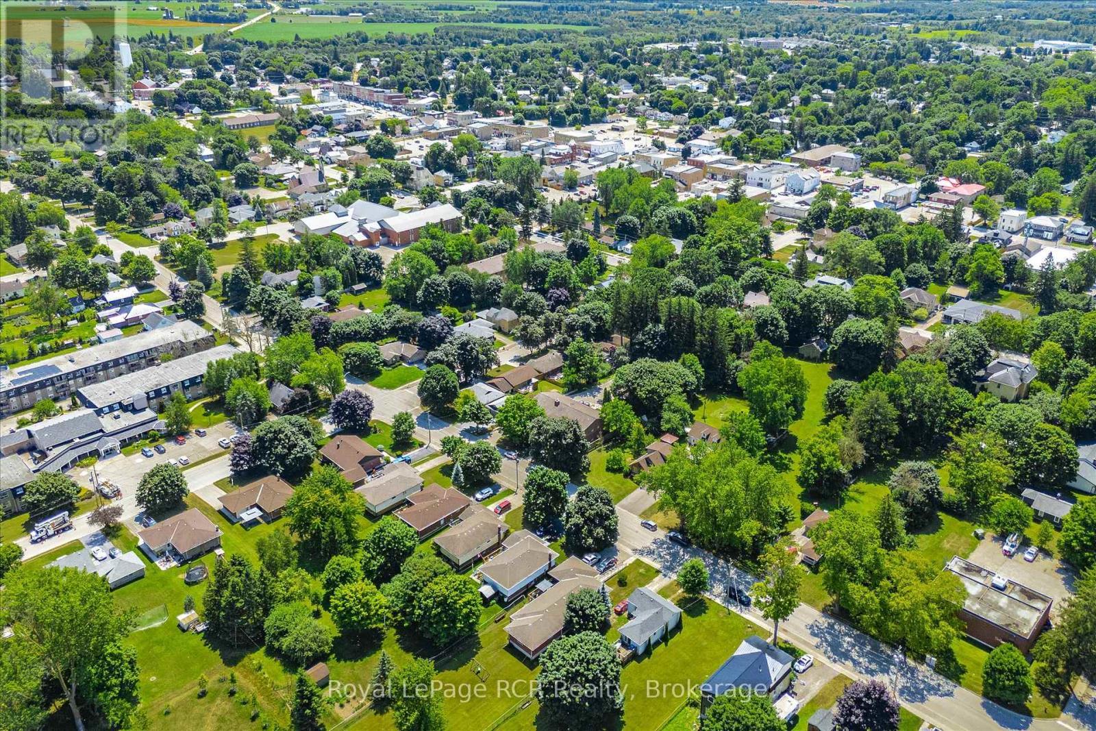 












240 EGREMONT STREET N

,
Wellington North (Mount Forest),




Ontario
N0G2L2

