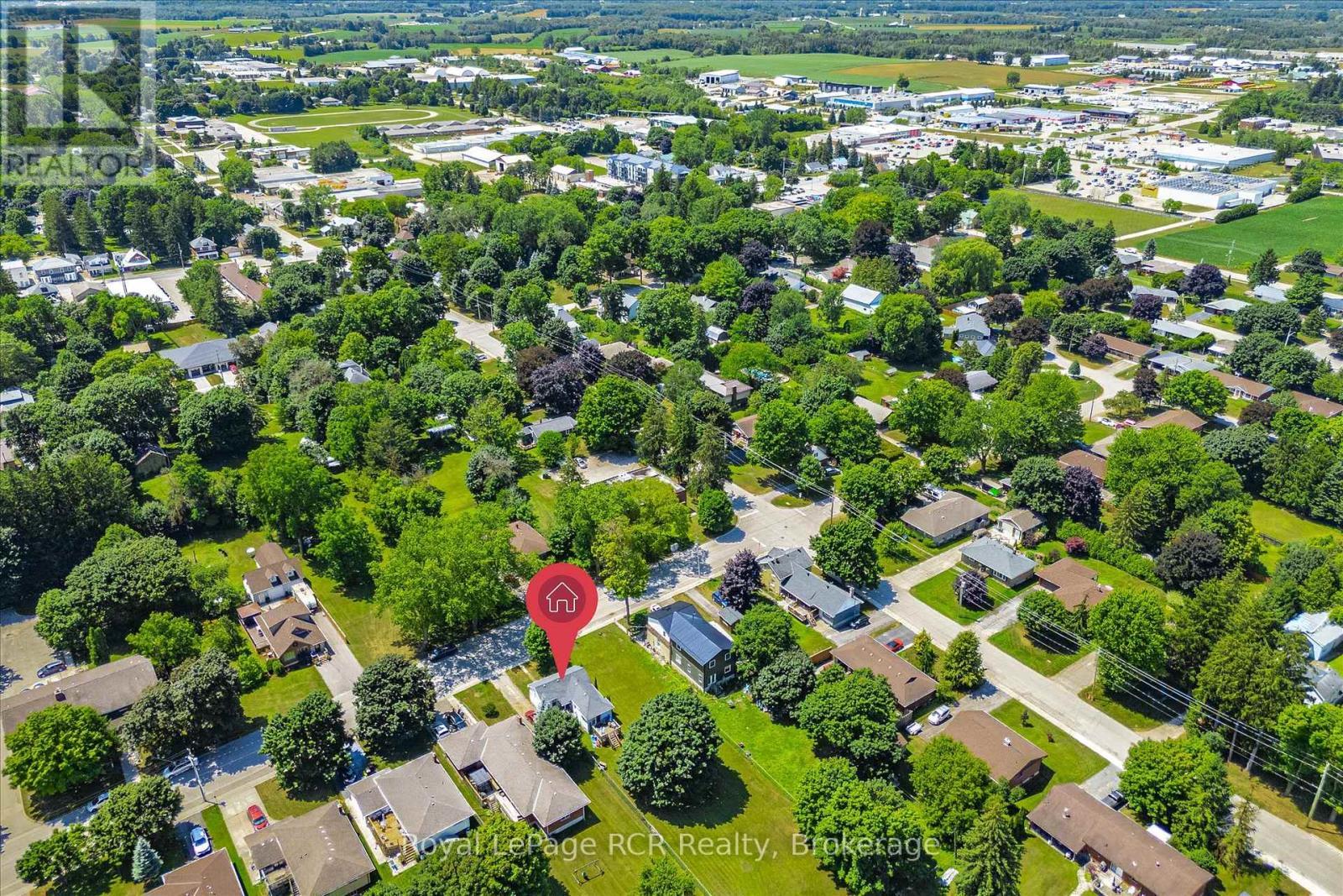 












240 EGREMONT STREET N

,
Wellington North (Mount Forest),




Ontario
N0G2L2

