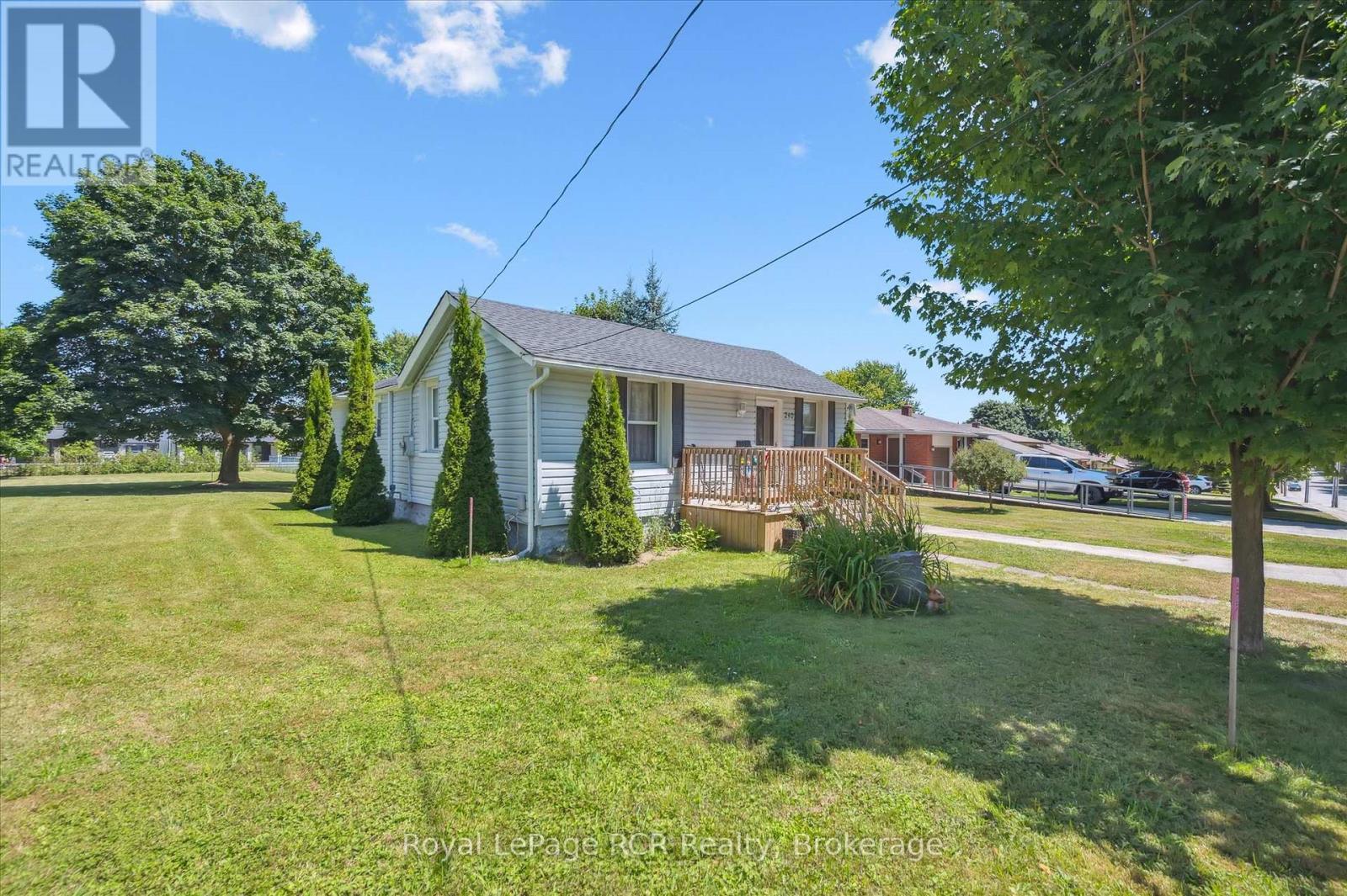 












240 EGREMONT STREET N

,
Wellington North (Mount Forest),




Ontario
N0G2L2

