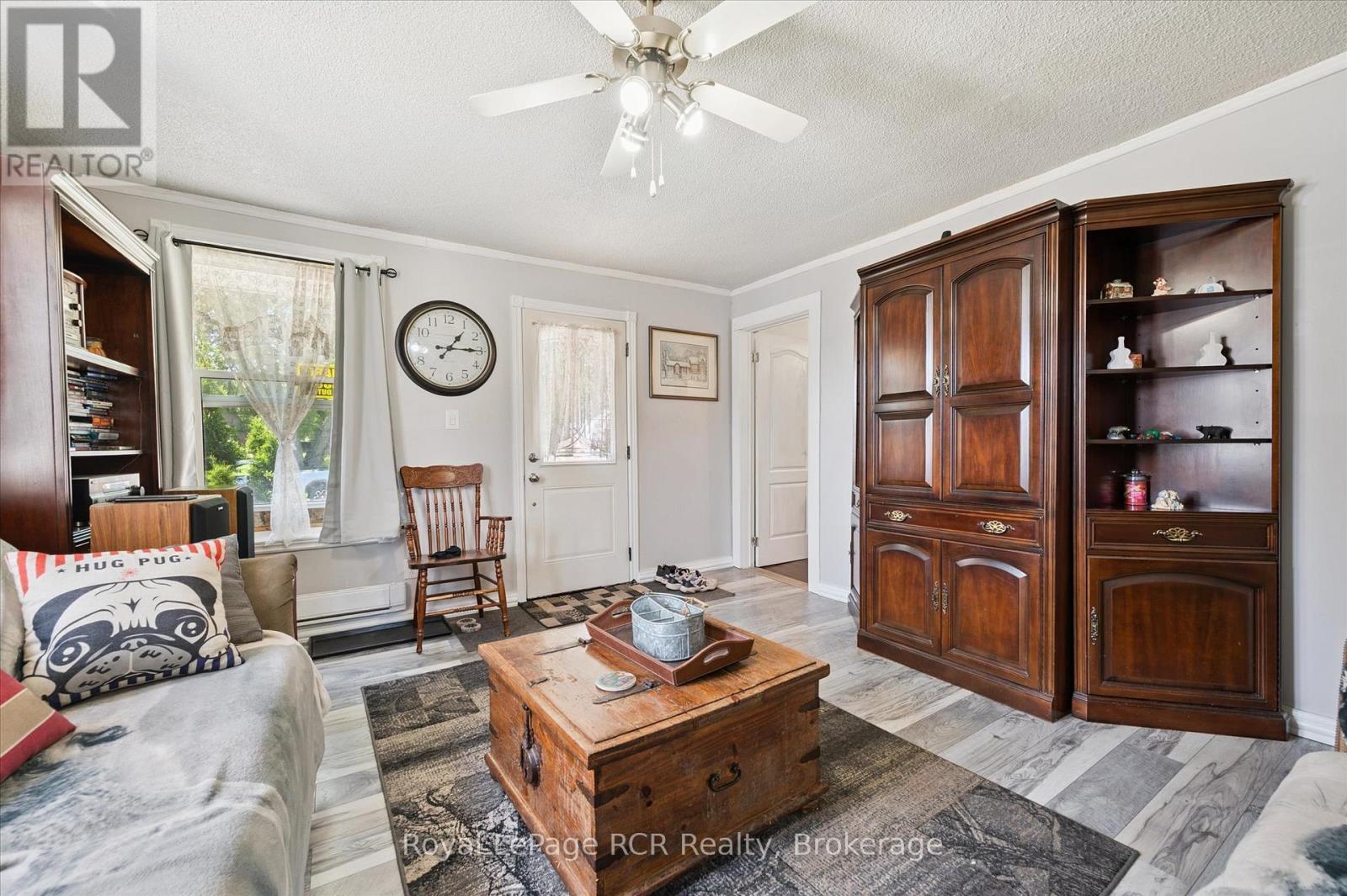 












240 EGREMONT STREET N

,
Wellington North (Mount Forest),




Ontario
N0G2L2

